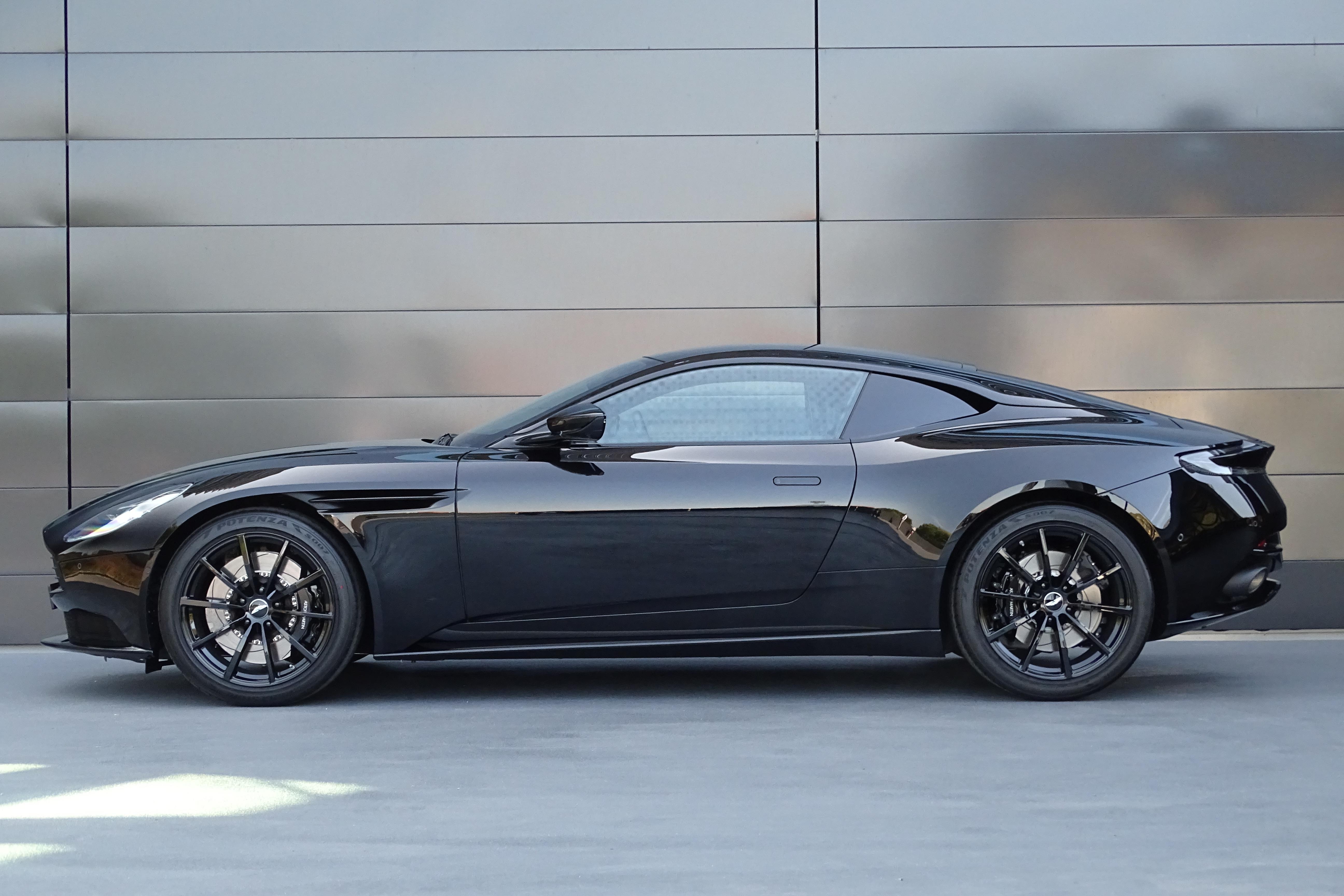 Aston Martin DB11 Coupé 5.2 V12 Bi-Turbo AMR_2