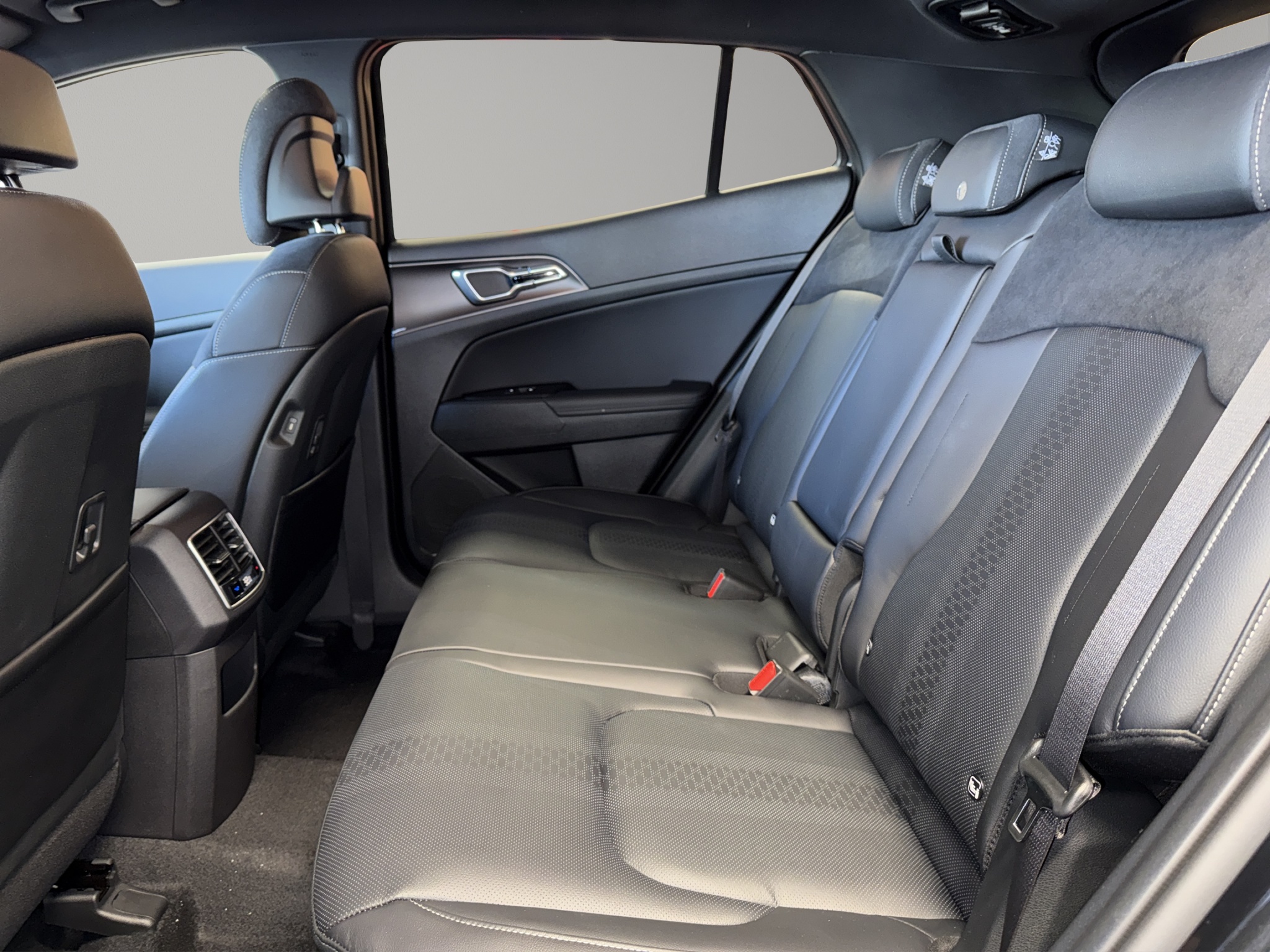 KIA Sportage 1.6 T-GDi Hybrid Black Edition_8