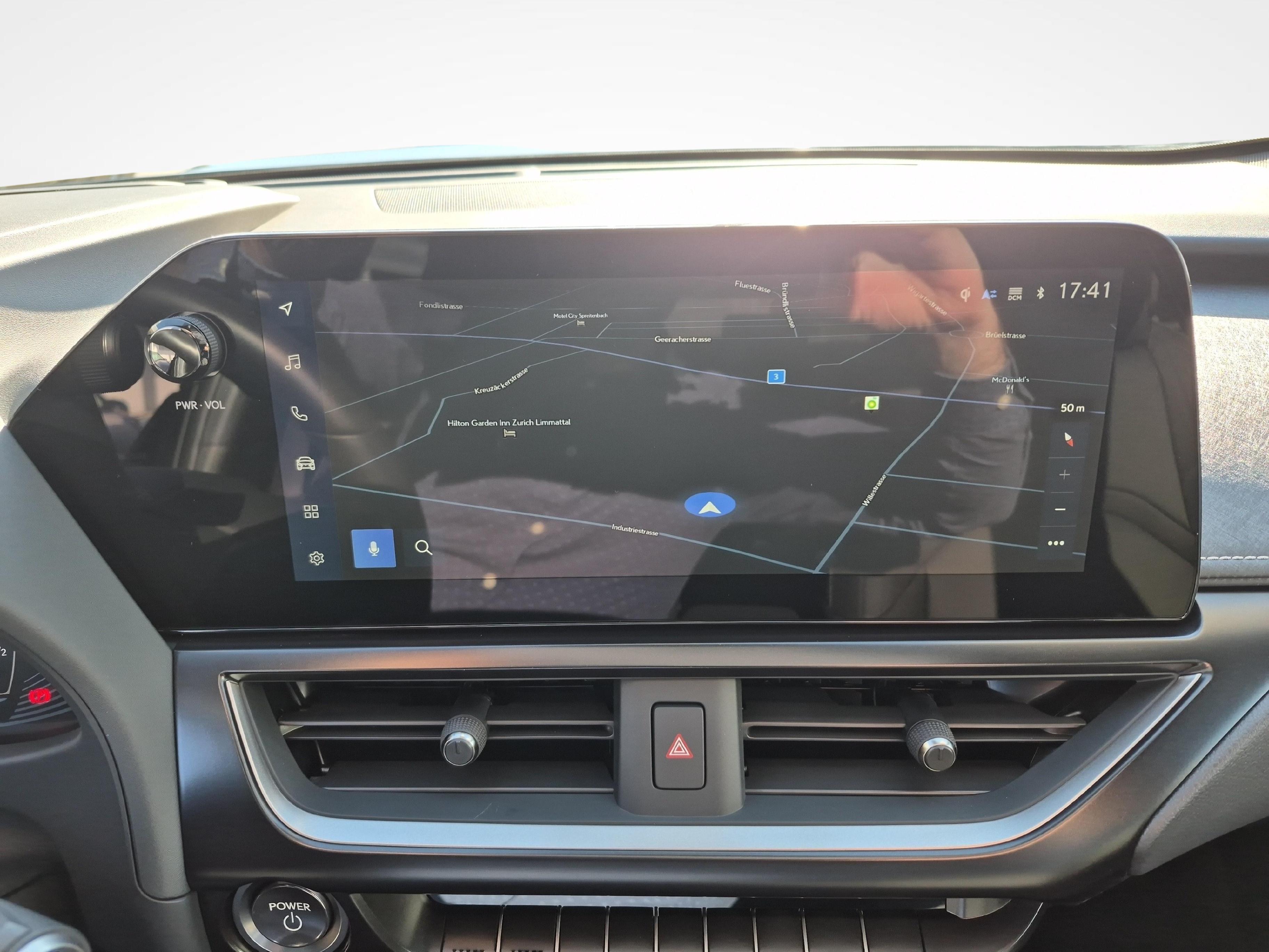 LEXUS UX 250h F-Line / Jetzt mit attraktivem 1.99% Leasing_14