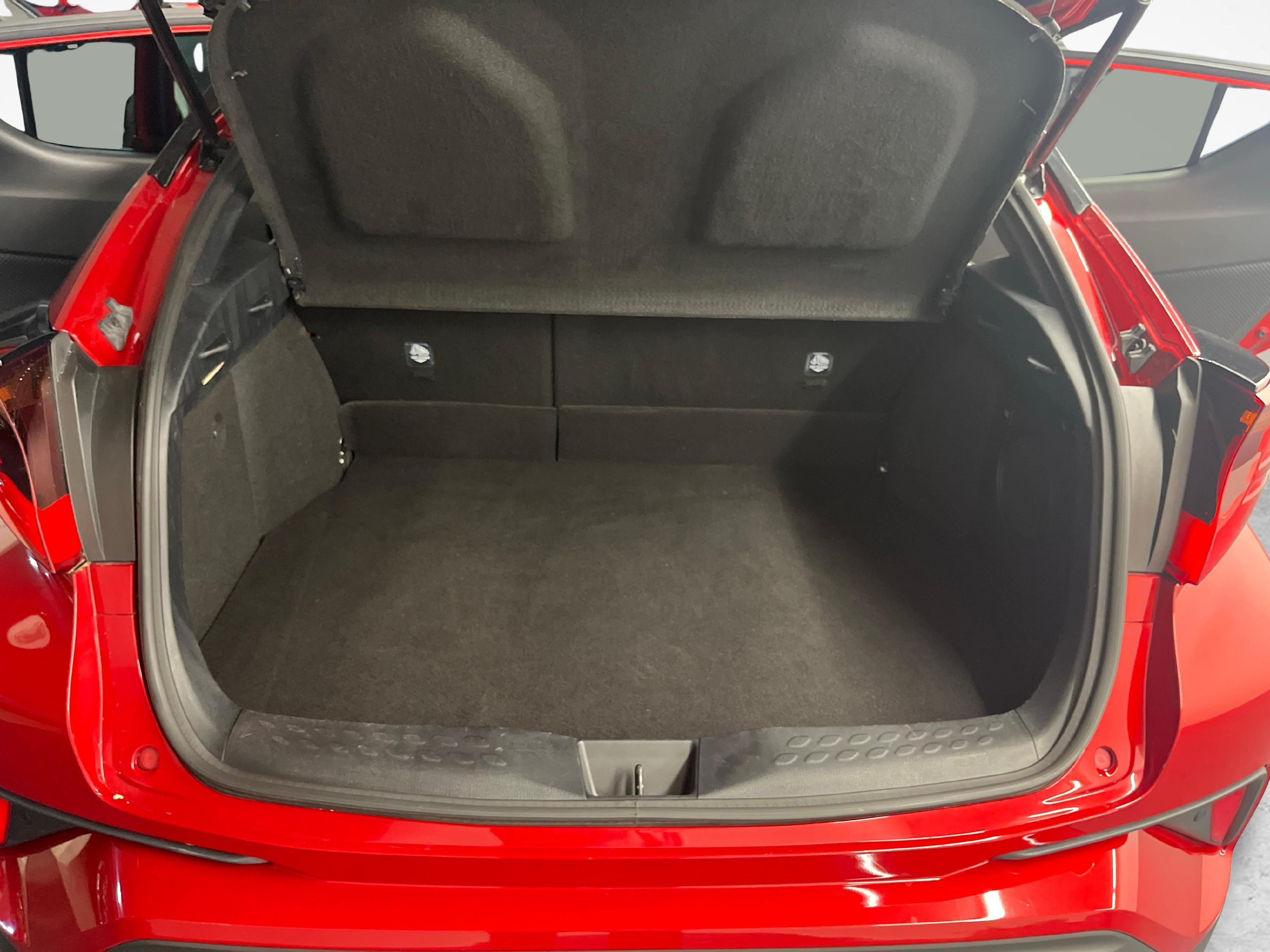 Toyota C-HR 2.0 VVTi HSD Trend_12