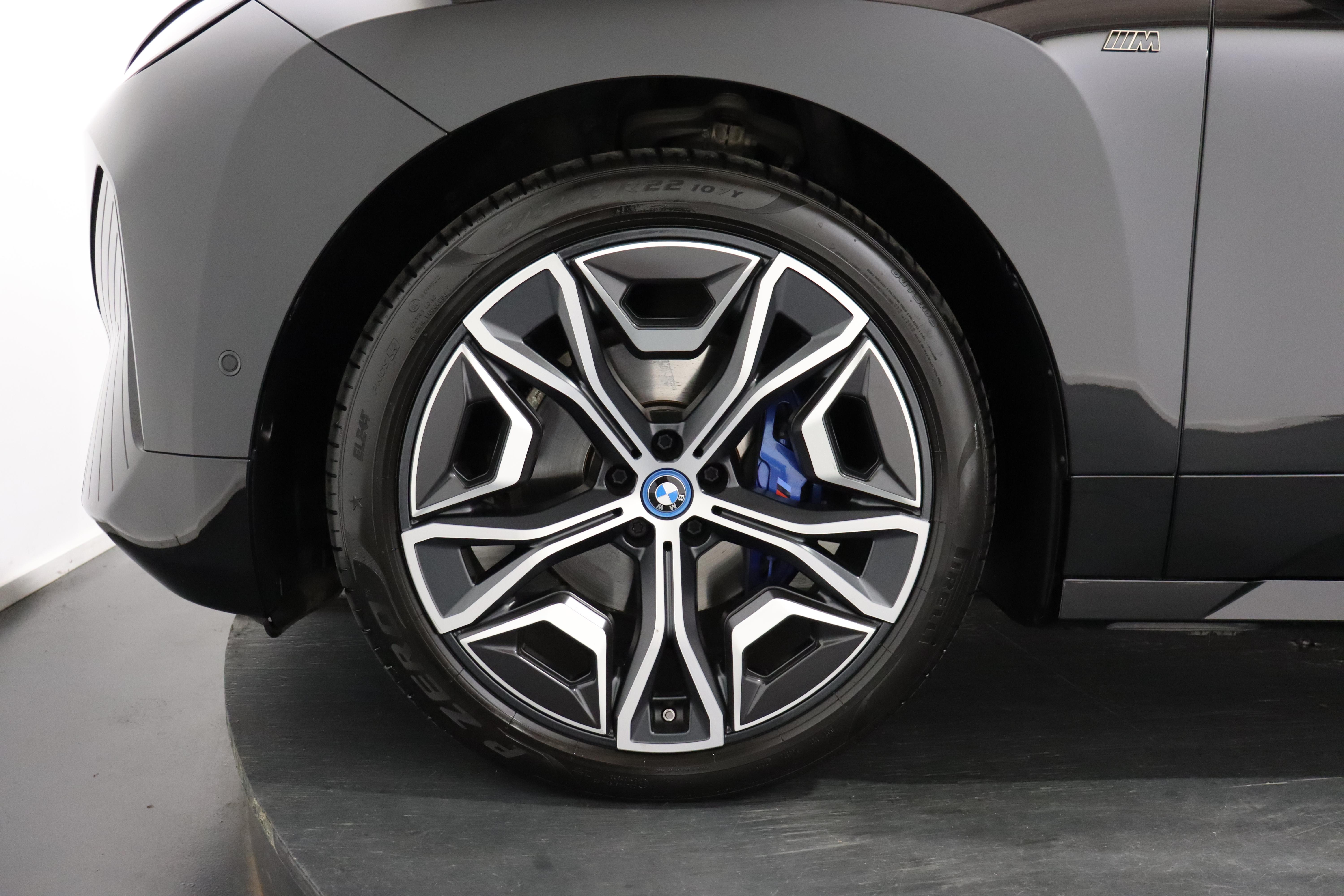 BMW iX M60_6