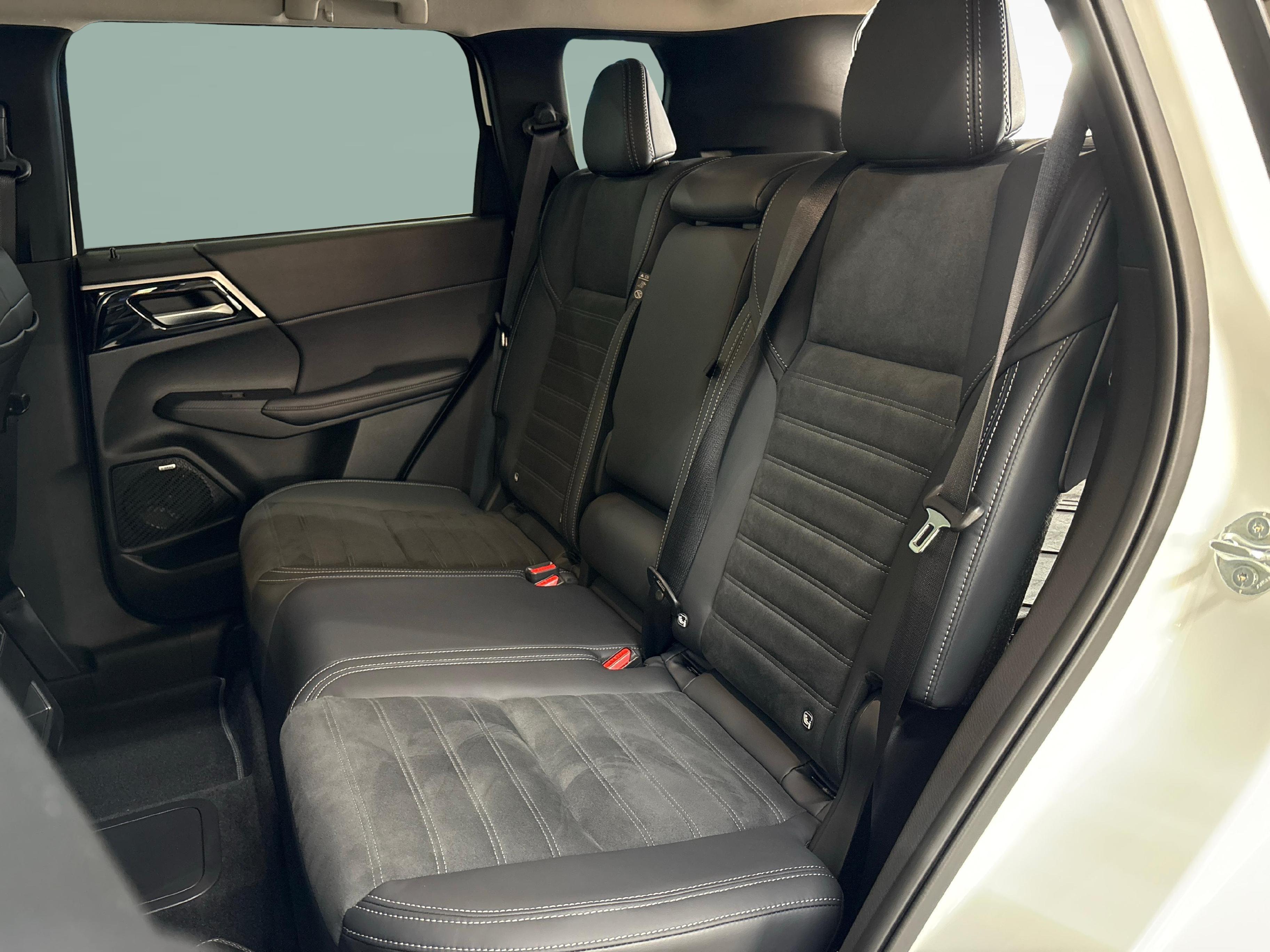Mitsubishi Outlander 2.4 PHEV Intense 4x4_12