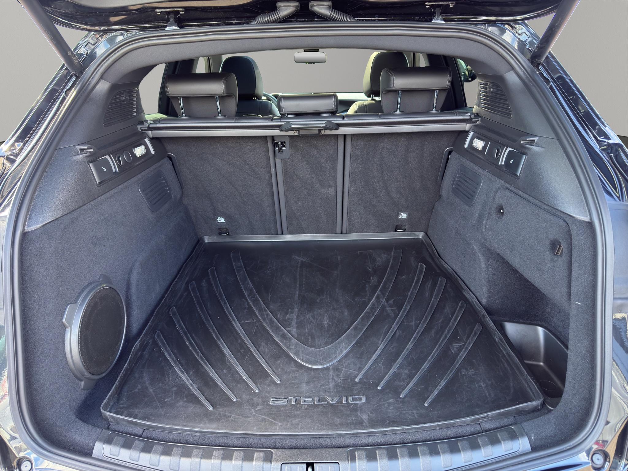 Alfa Romeo Stelvio 2.9 V6 Biturbo Q4 Quadrifoglio_9