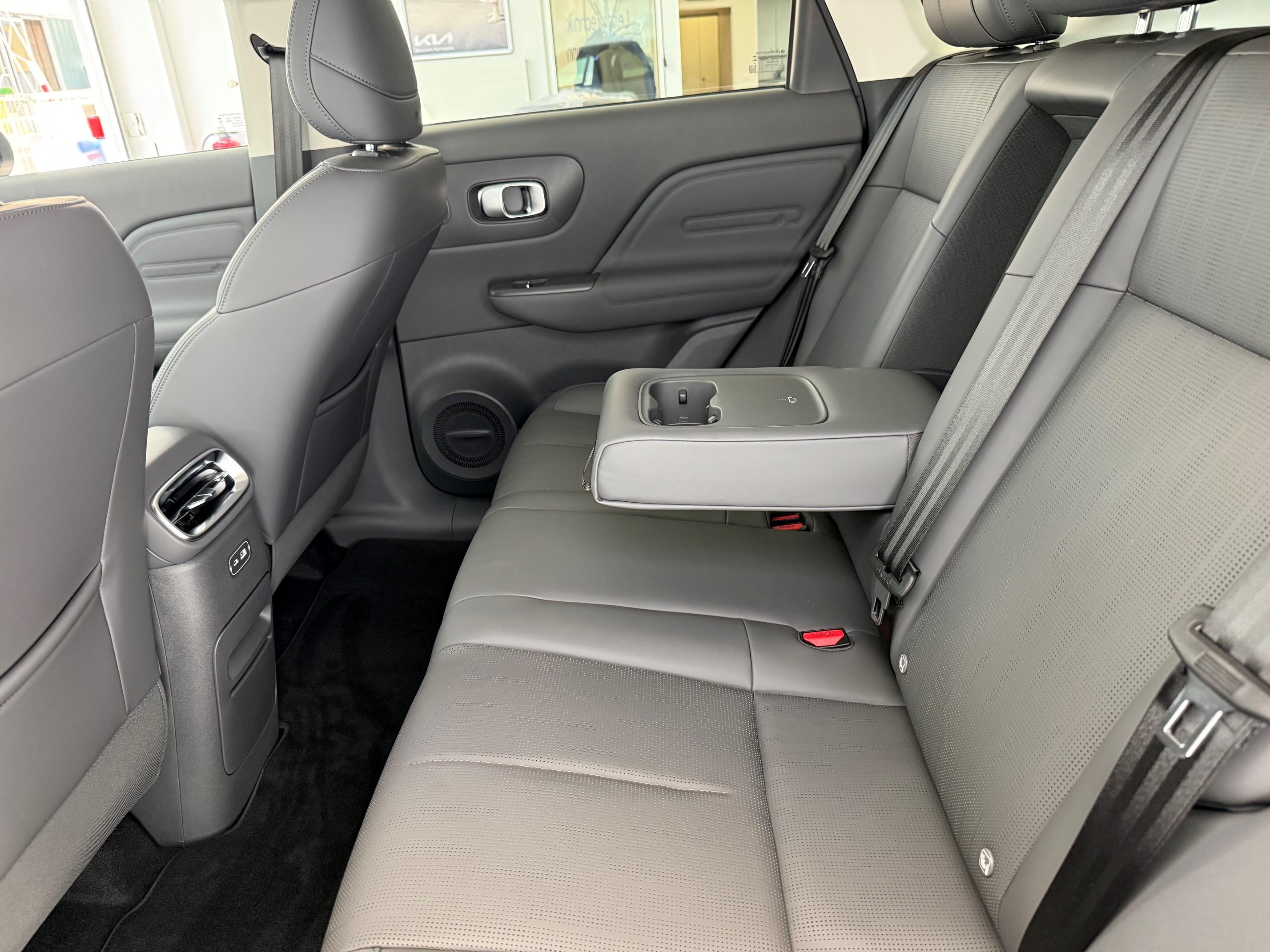 LEAPMOTOR B10 1.5 Hybrid EV_8