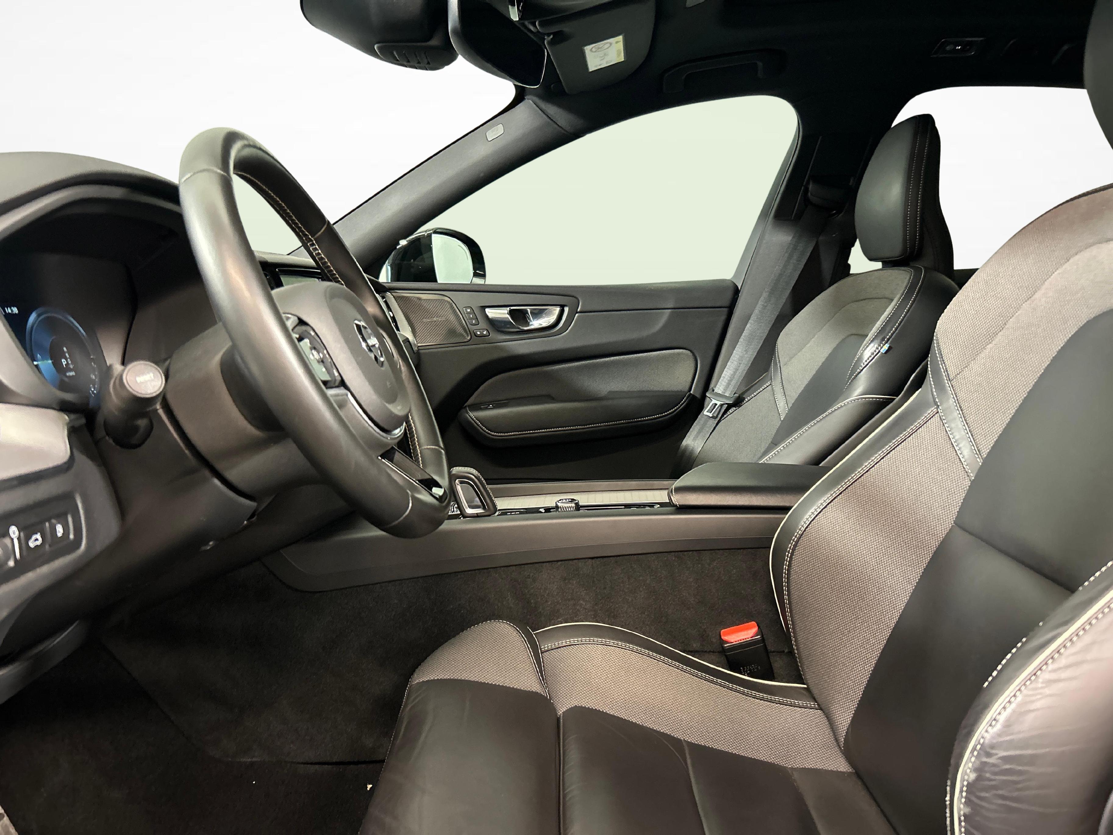 Volvo XC60 2.0 T8 TE R-Design eAWD_4