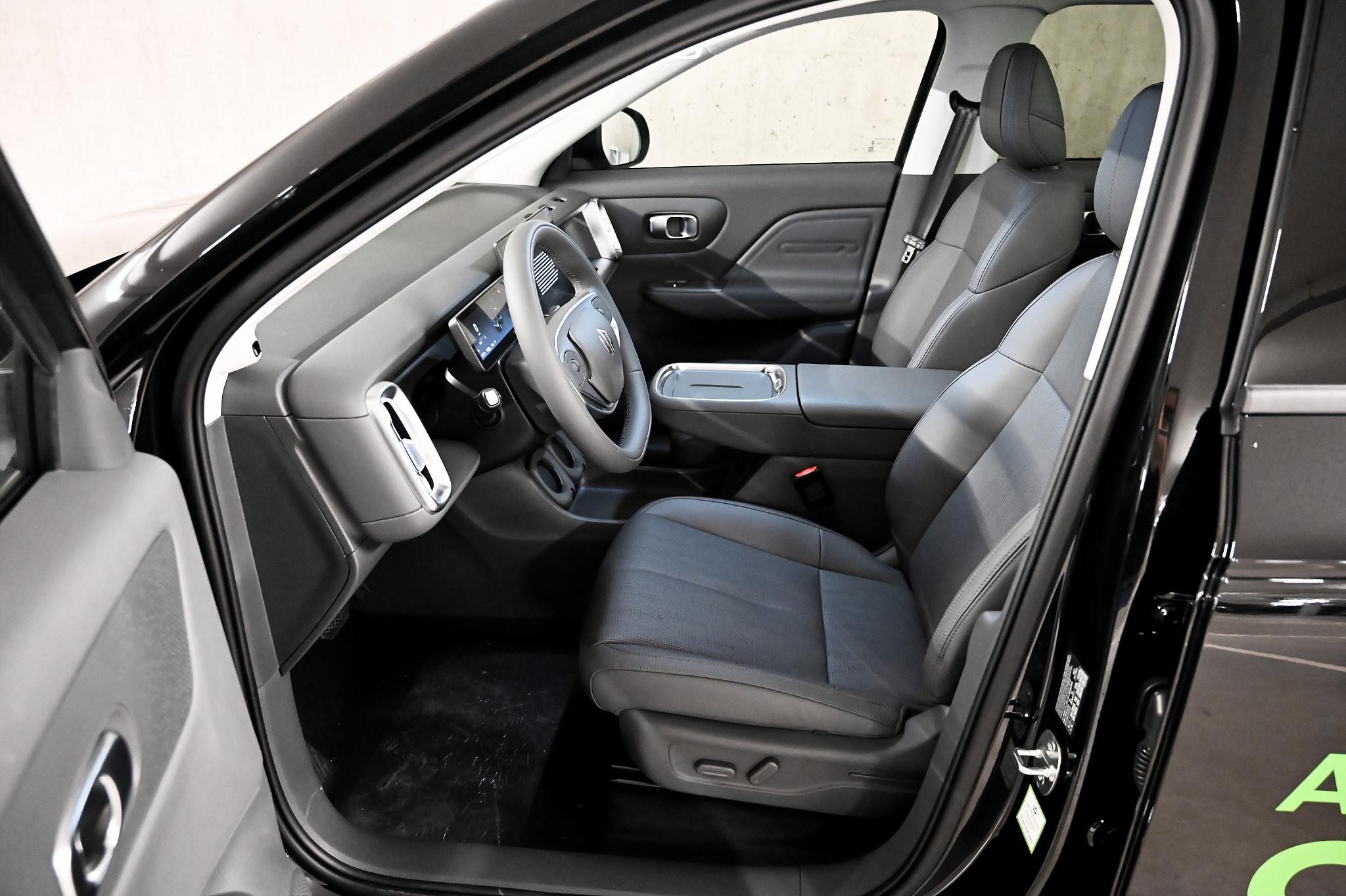 LEAPMOTOR B10 1.5 Hybrid EV_11