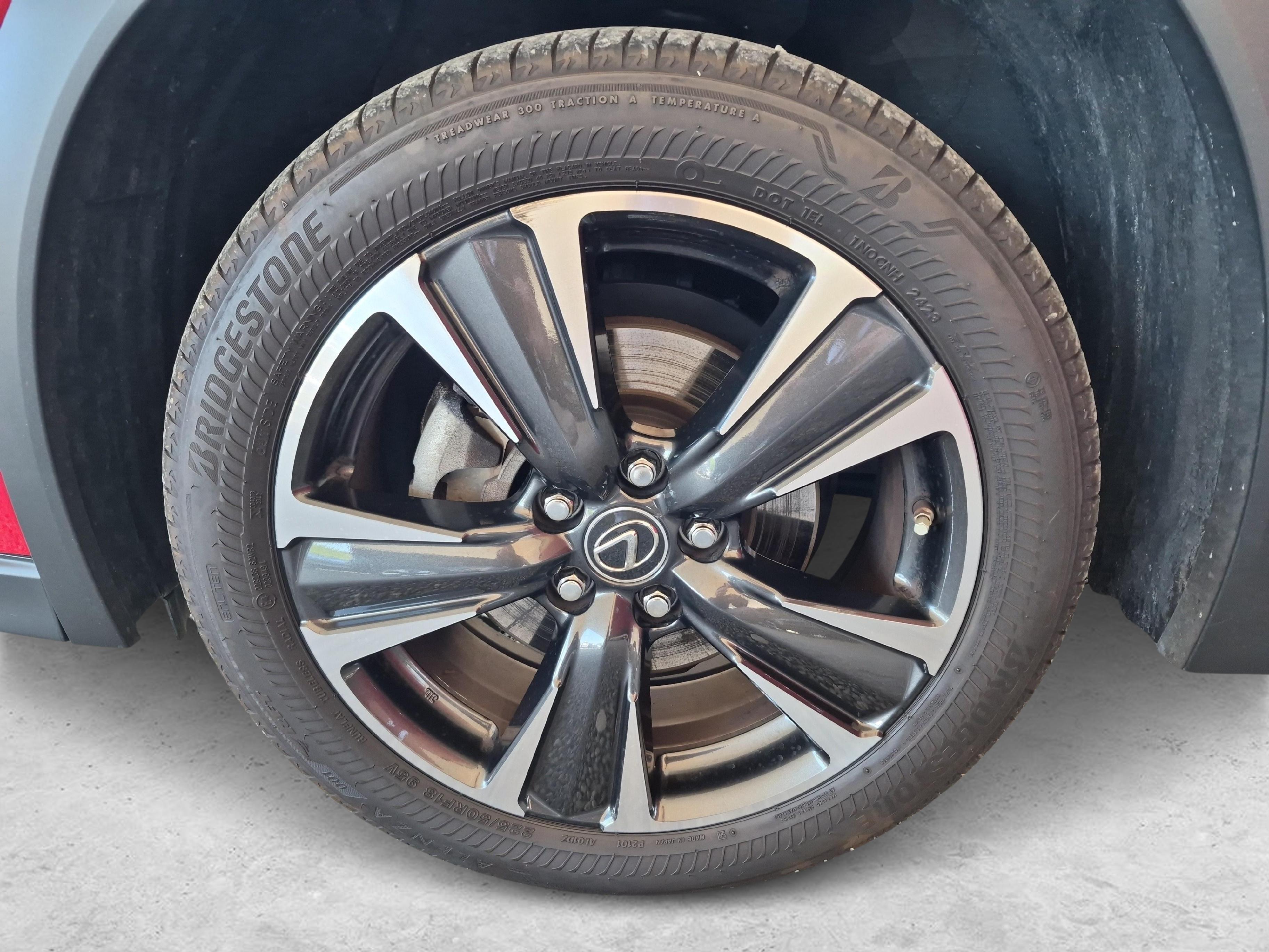 LEXUS UX 250h Comfort / Jetzt mit attraktivem 0.9% Leasing!_25