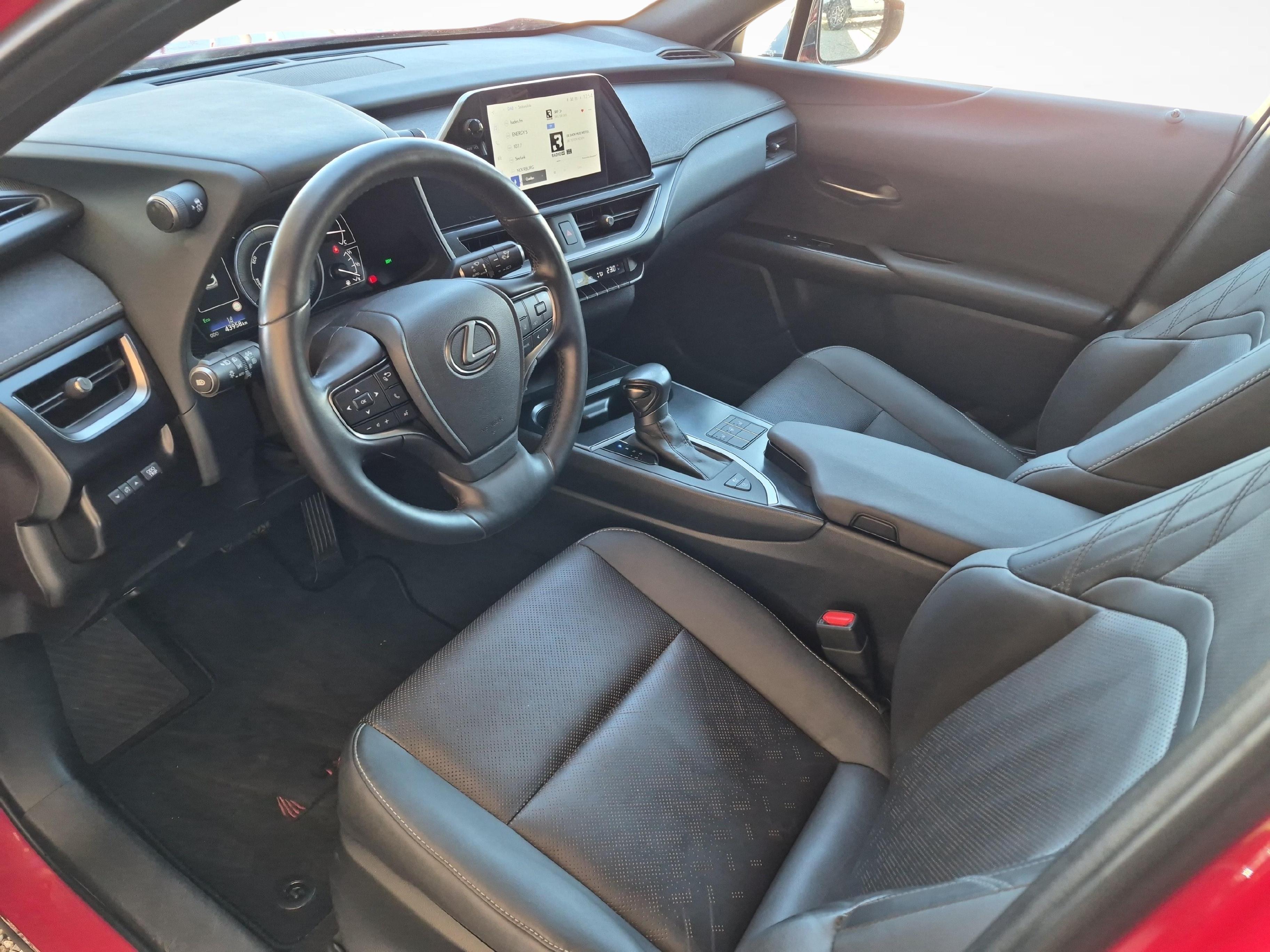 LEXUS UX 250h Comfort / Jetzt mit attraktivem 0.9% Leasing!_13