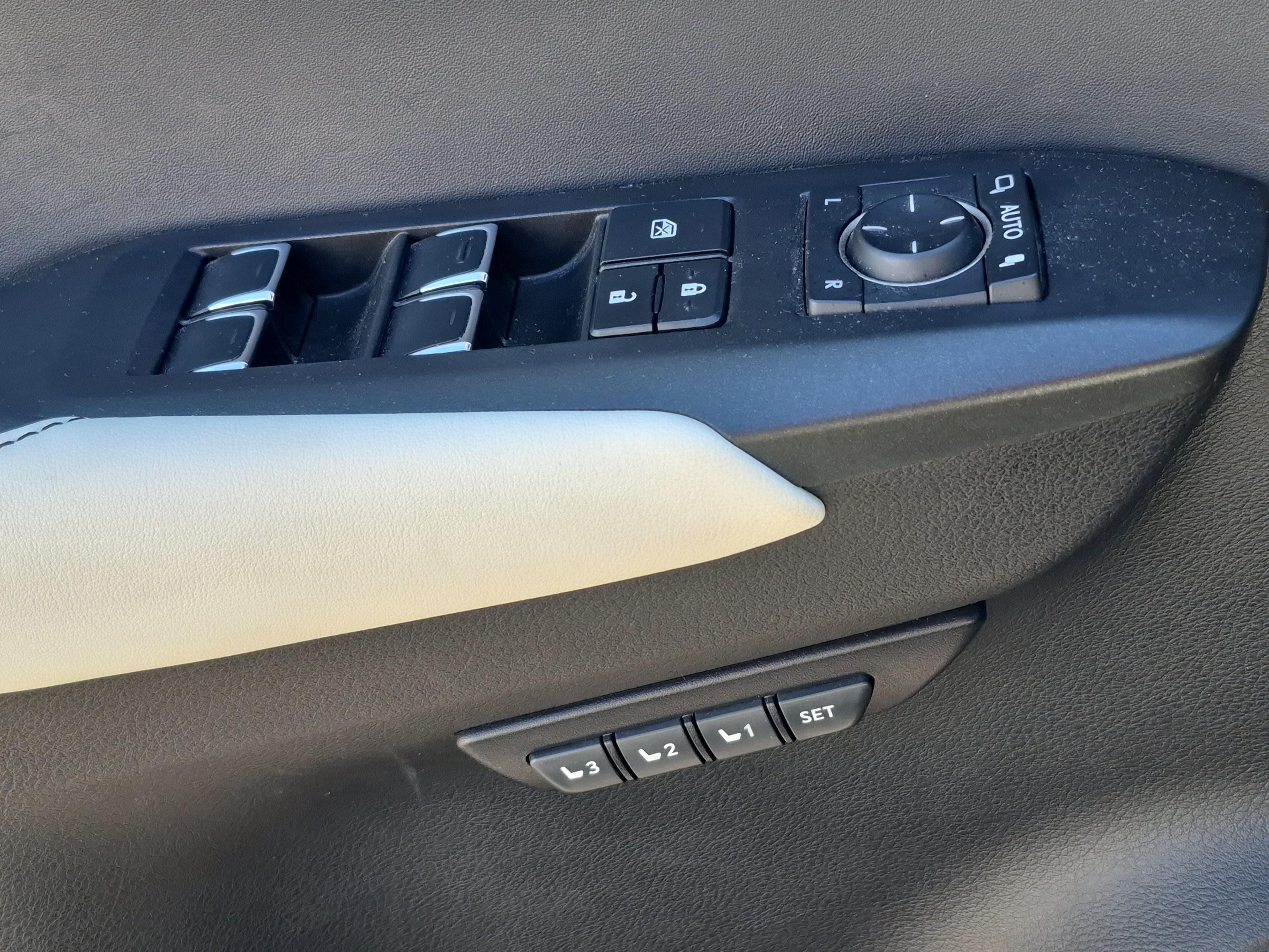 LEXUS NX 300h F-Sport / ab 3,99% Leasing bei Abschluss einer Protect Autoversicherung_17