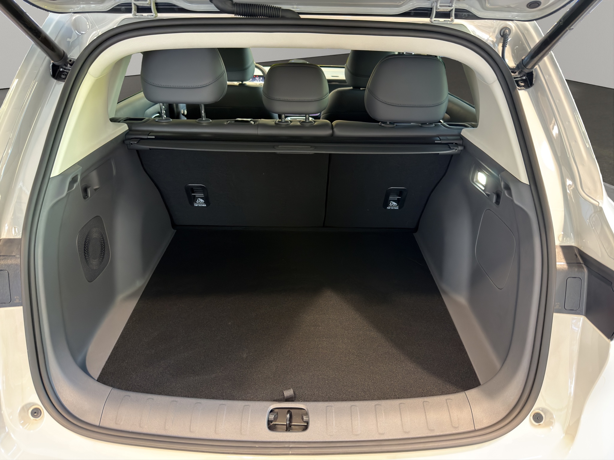 LEAPMOTOR B10 1.5 Hybrid EV_9