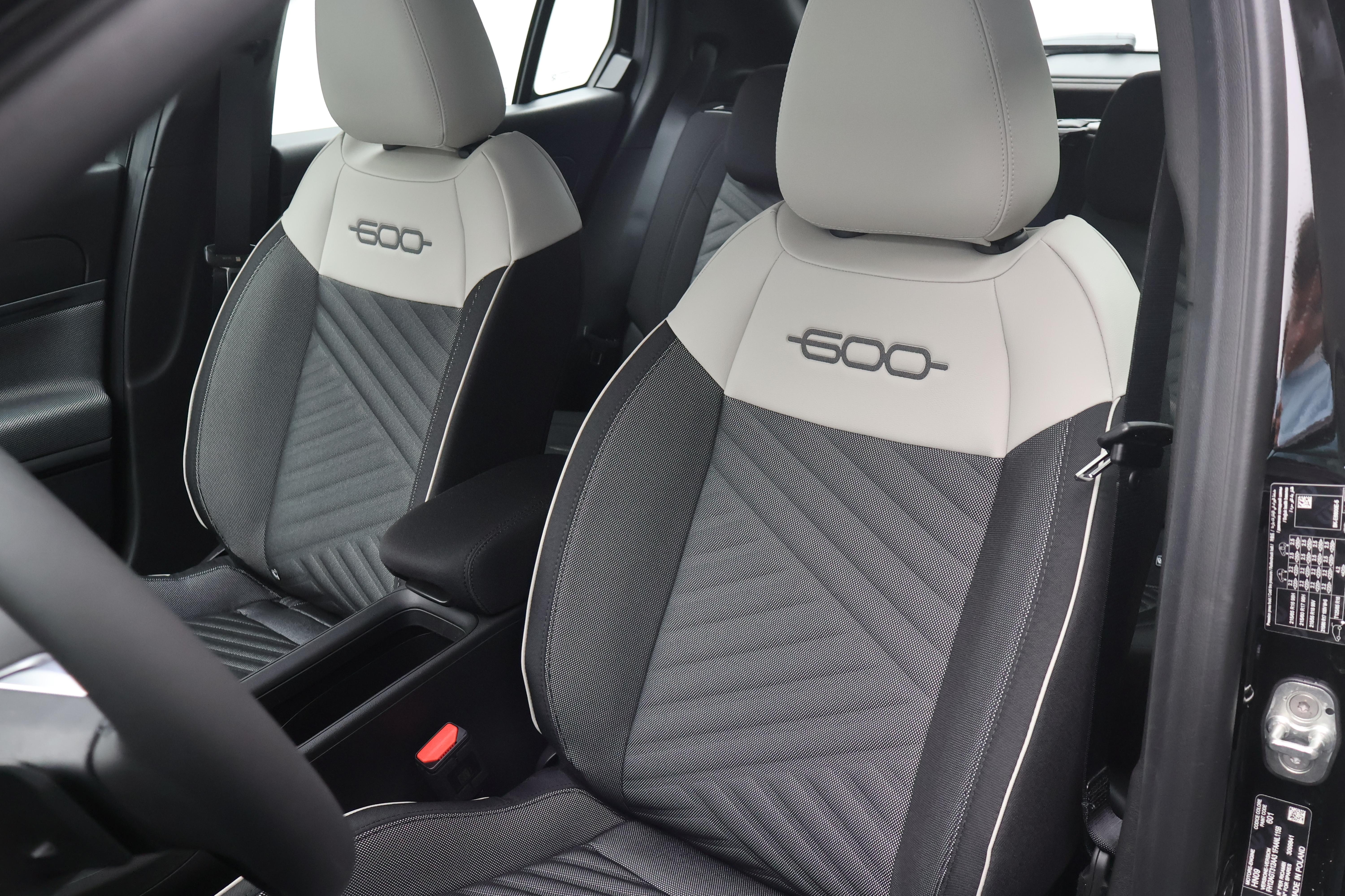 Fiat 600 1.2 Hybrid Icon Swiss Edition_8