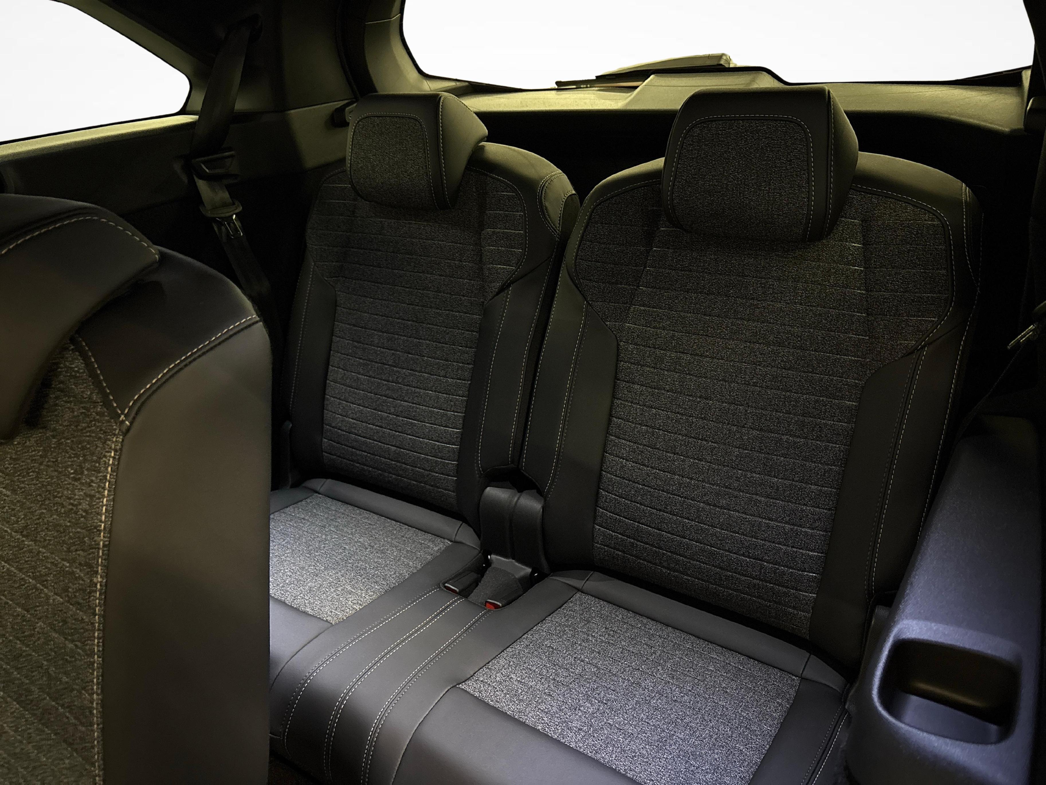Peugeot 5008 1.2 Hybrid Allure Premium_15