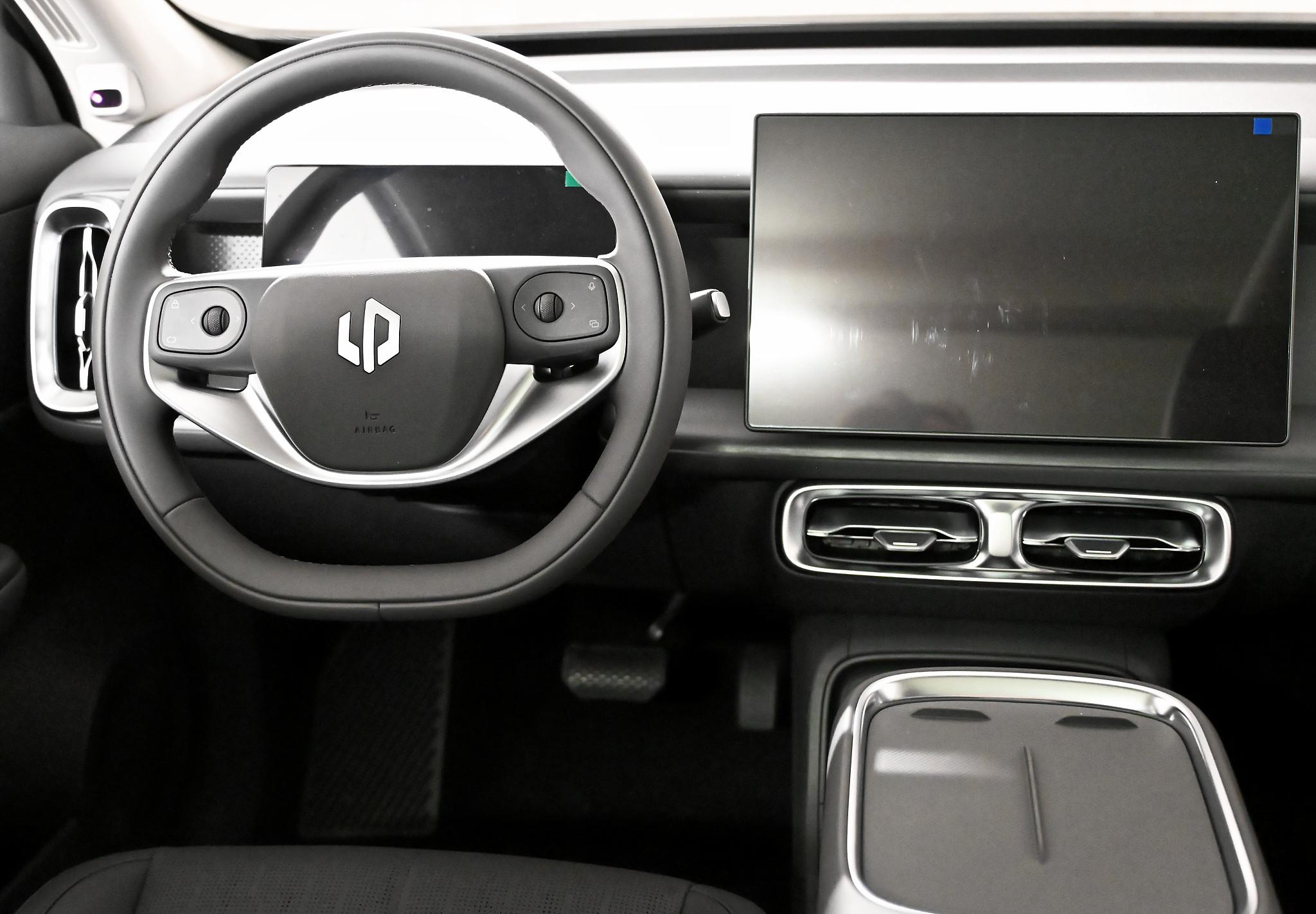 LEAPMOTOR B10 1.5 Hybrid EV_13