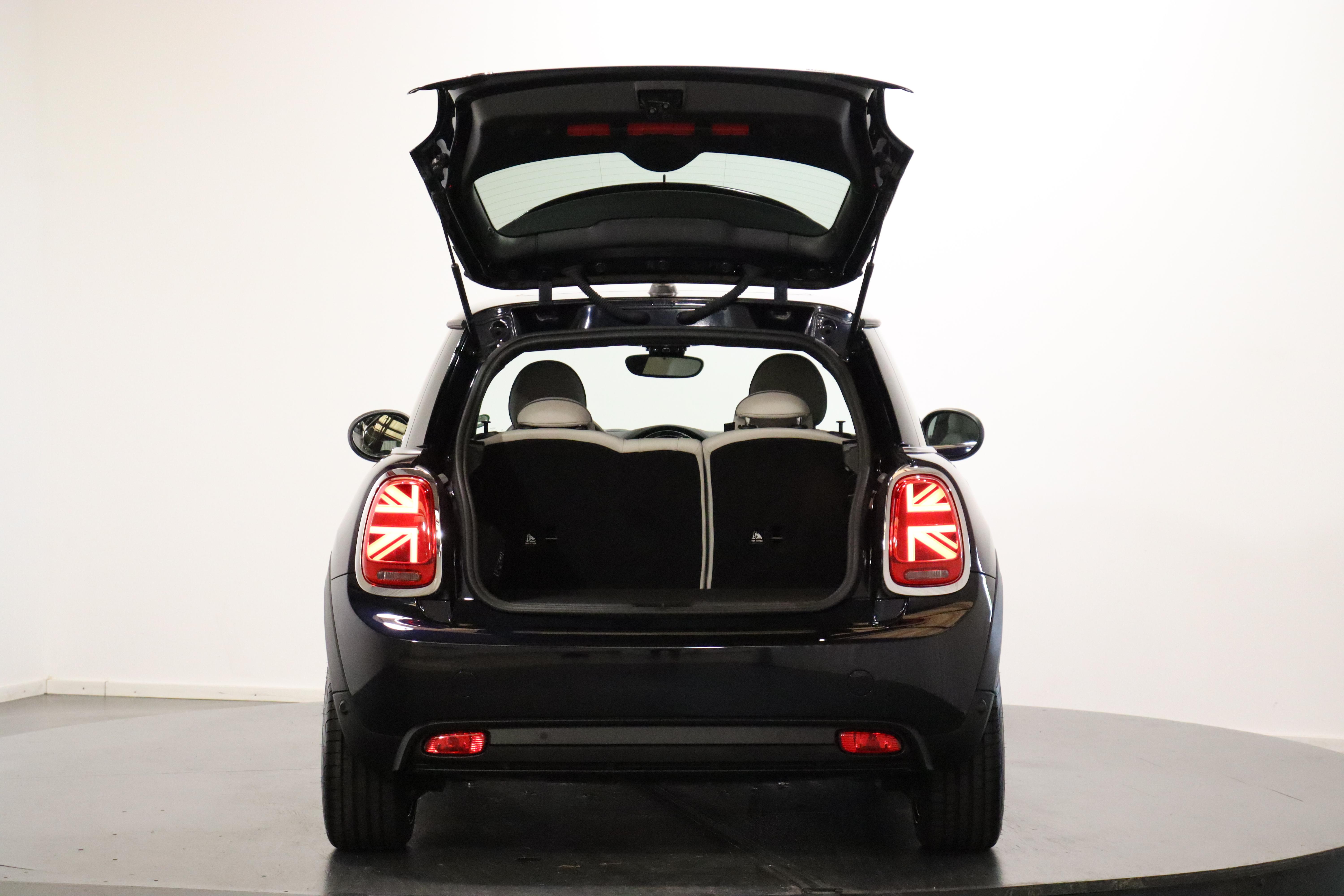 MINI F56 Cooper SE_5