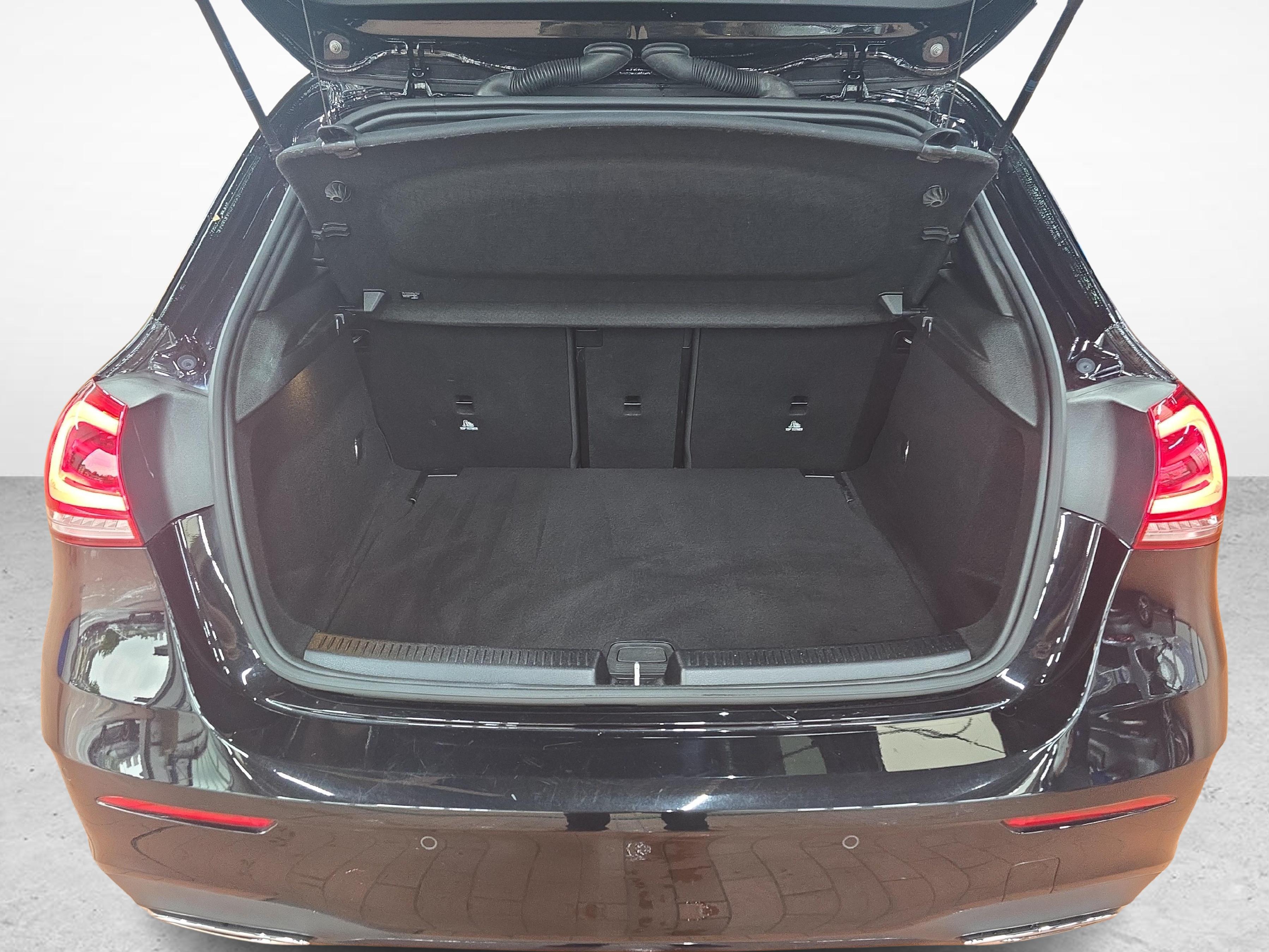 MERCEDES-BENZ A 180 Night Star AMG Line_11