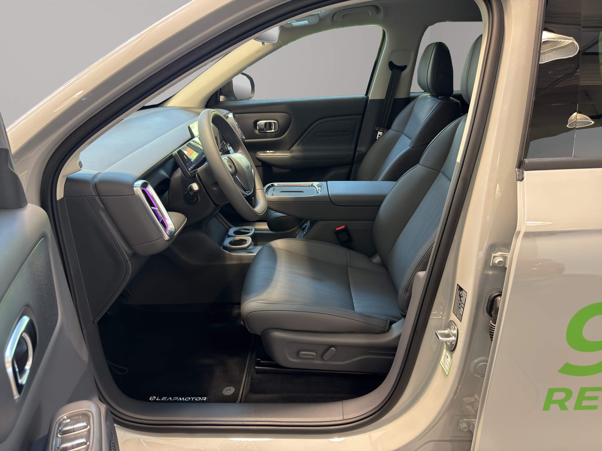 LEAPMOTOR B10 1.5 Hybrid EV_2