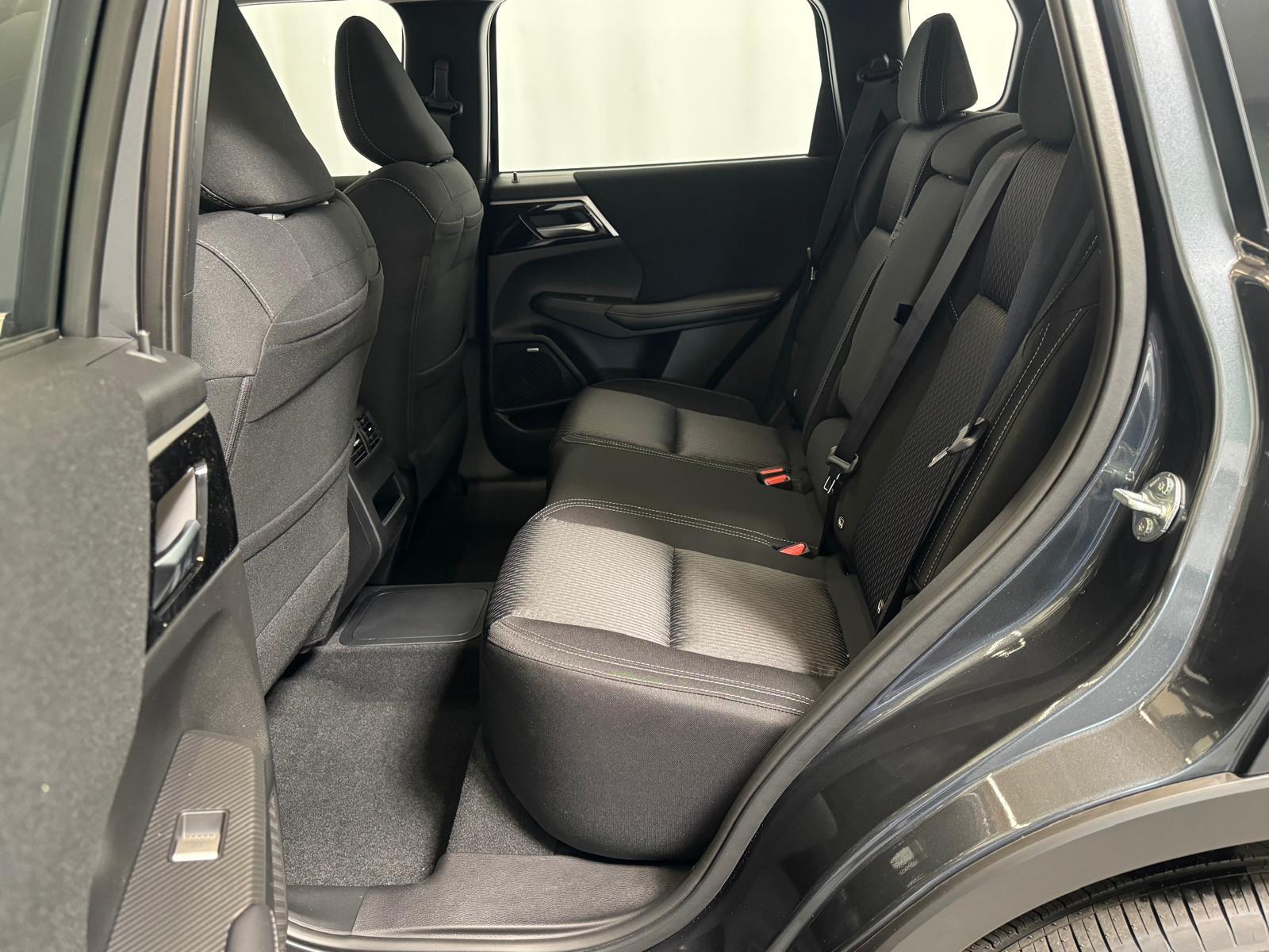 Mitsubishi Outlander 2.4 PHEV Inform 4x4_10
