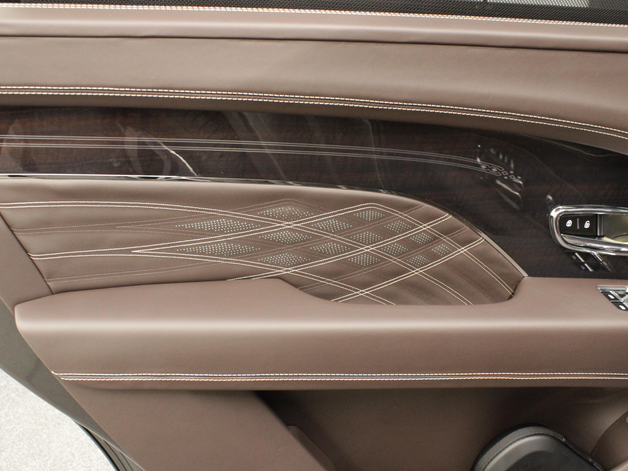 Bentley Bentayga 4.0 V8 Azure_16