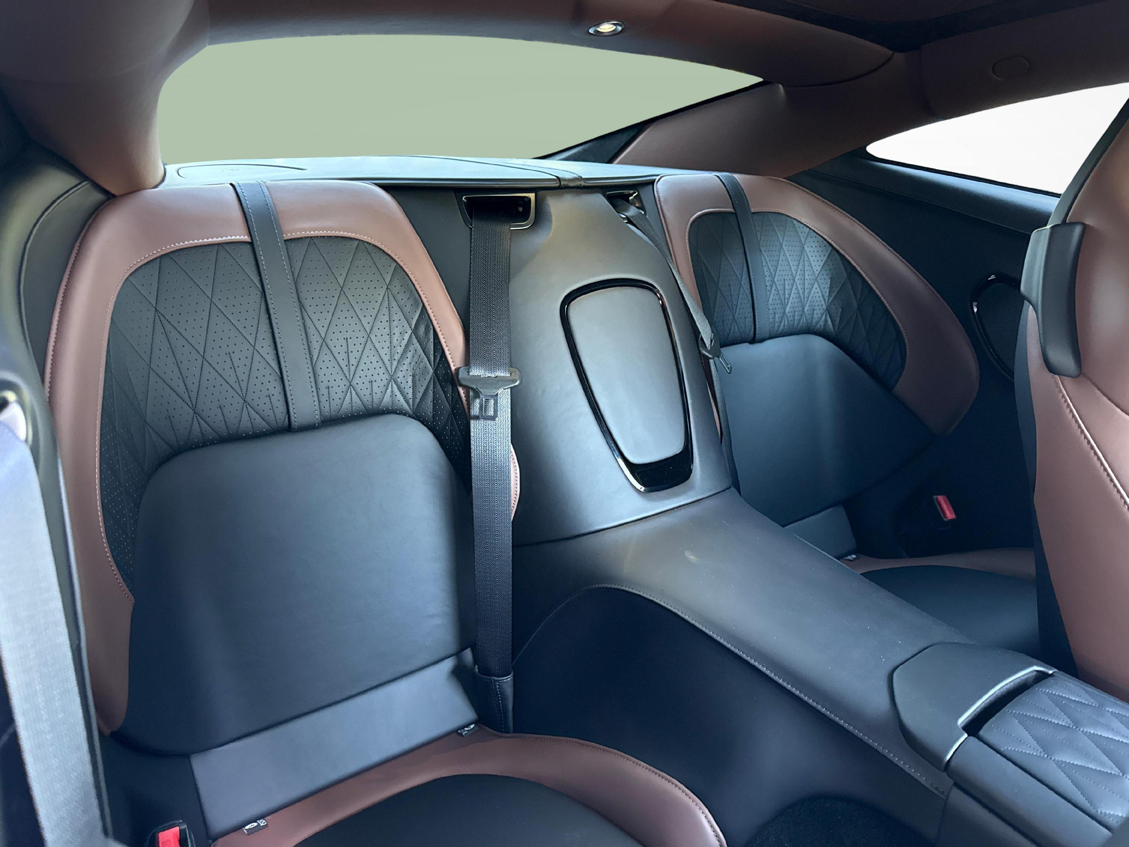 Aston Martin DB12 Coupé 4.0 V8 Bi-Turbo_11