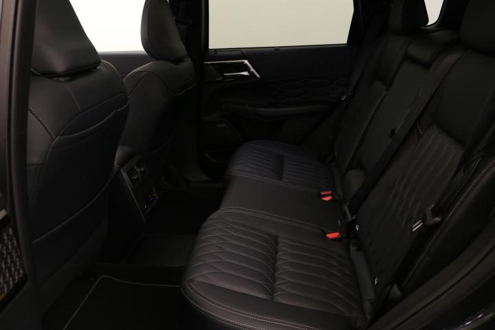Mitsubishi Outlander 2.4 PHEV Instyle 4x4_10