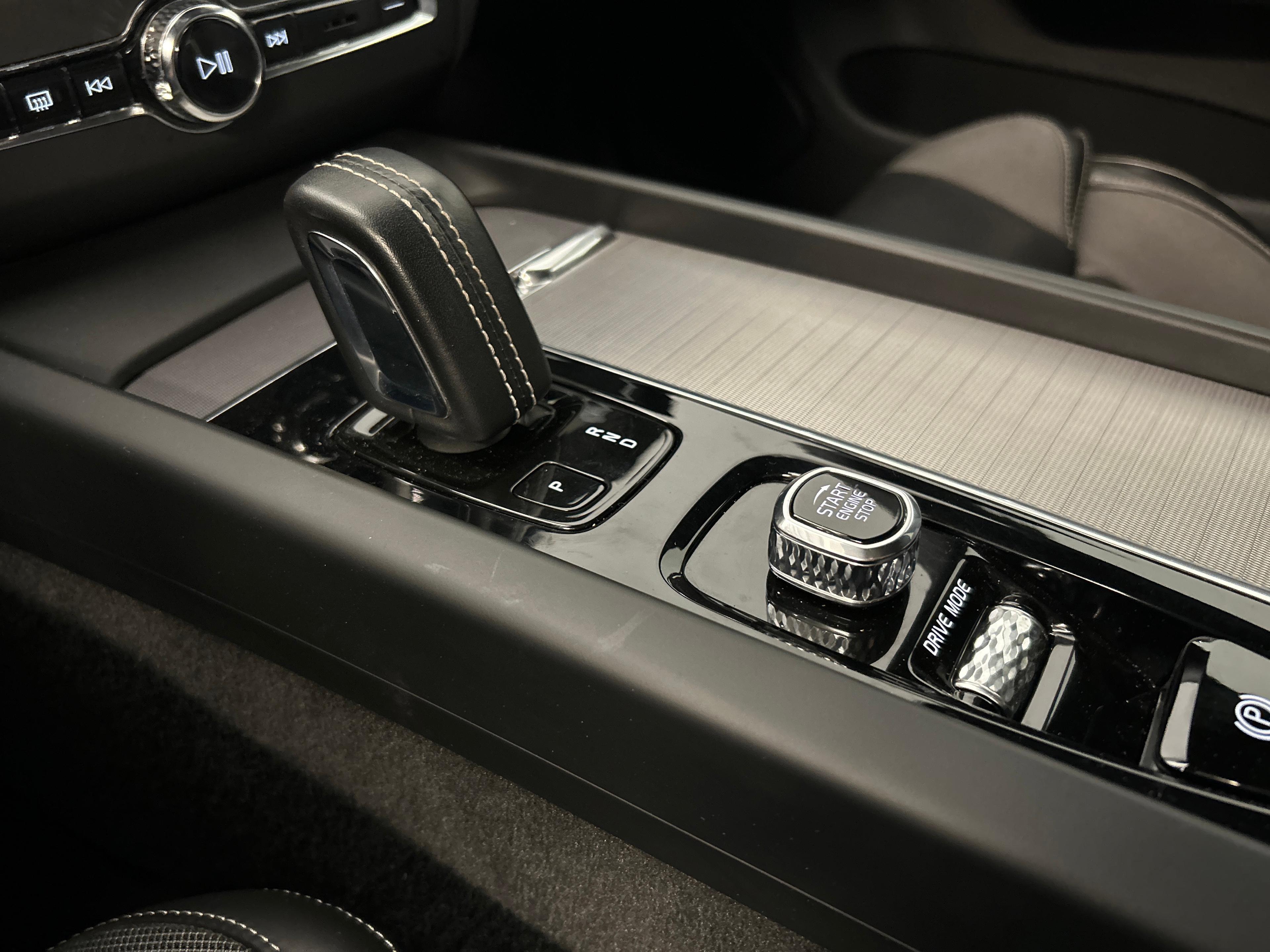 Volvo XC60 2.0 T8 TE R-Design eAWD_16