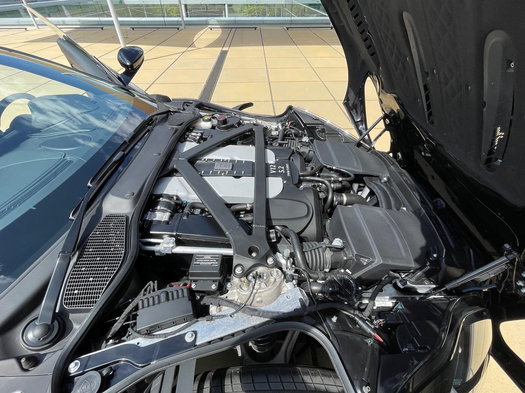 Aston Martin DB11 Coupé 5.2 V12 Bi-Turbo AMR_21