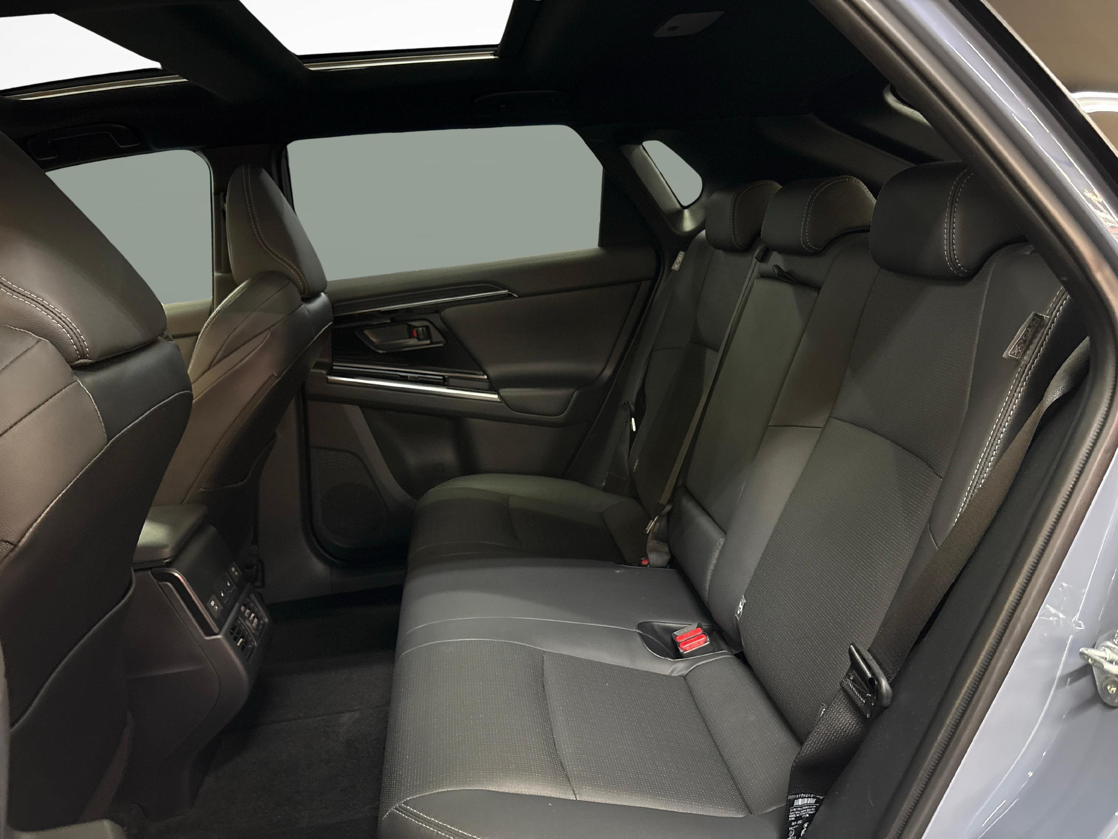 Subaru Solterra eV Luxury AWD_13