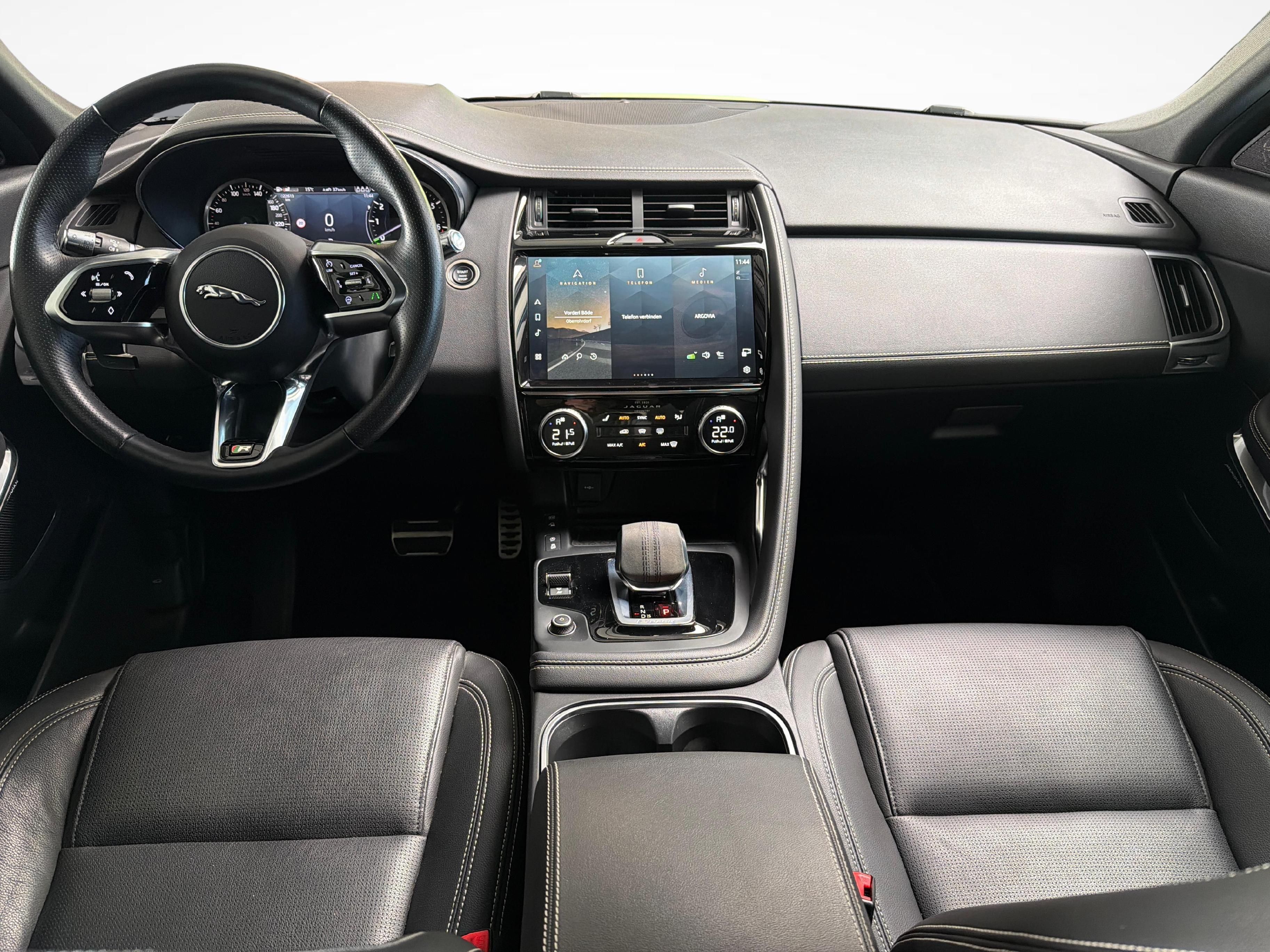 JAGUAR E-Pace 1.5 T 300e R-Dynamic SE AWD Plug In Hybrid_9