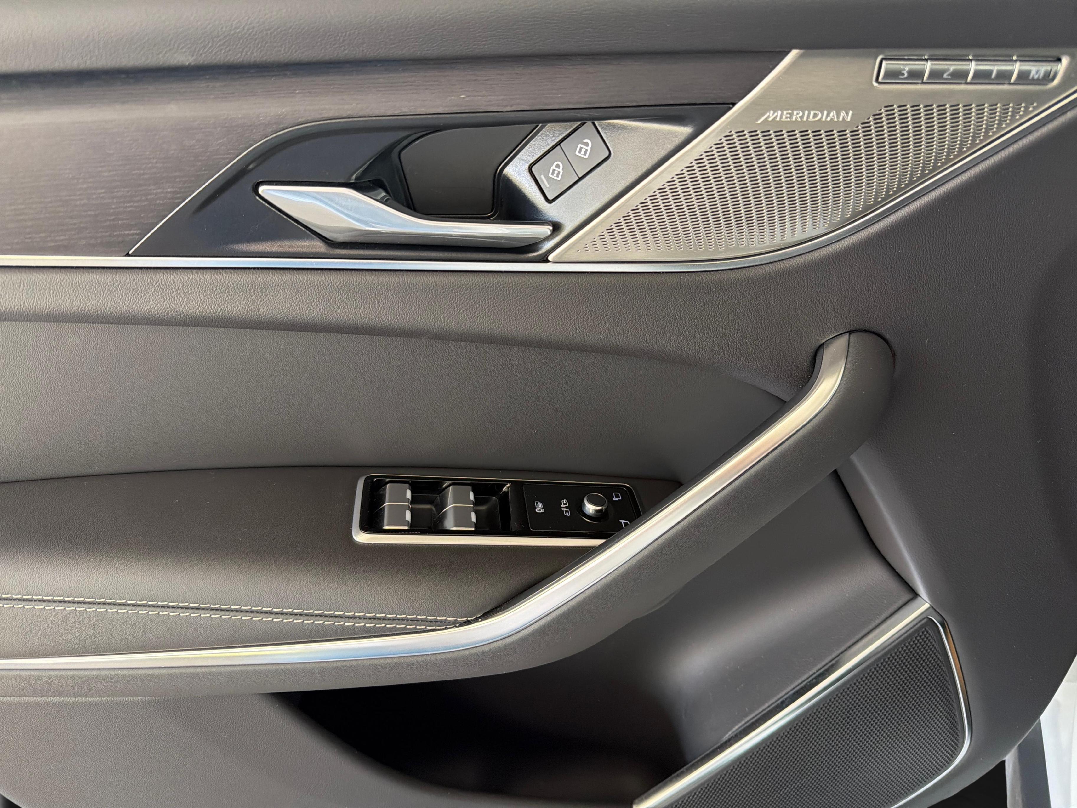 JAGUAR F-Pace 2.0 P400e R-Dynamic HSE AWD Plug In Hybrid 404PS_13
