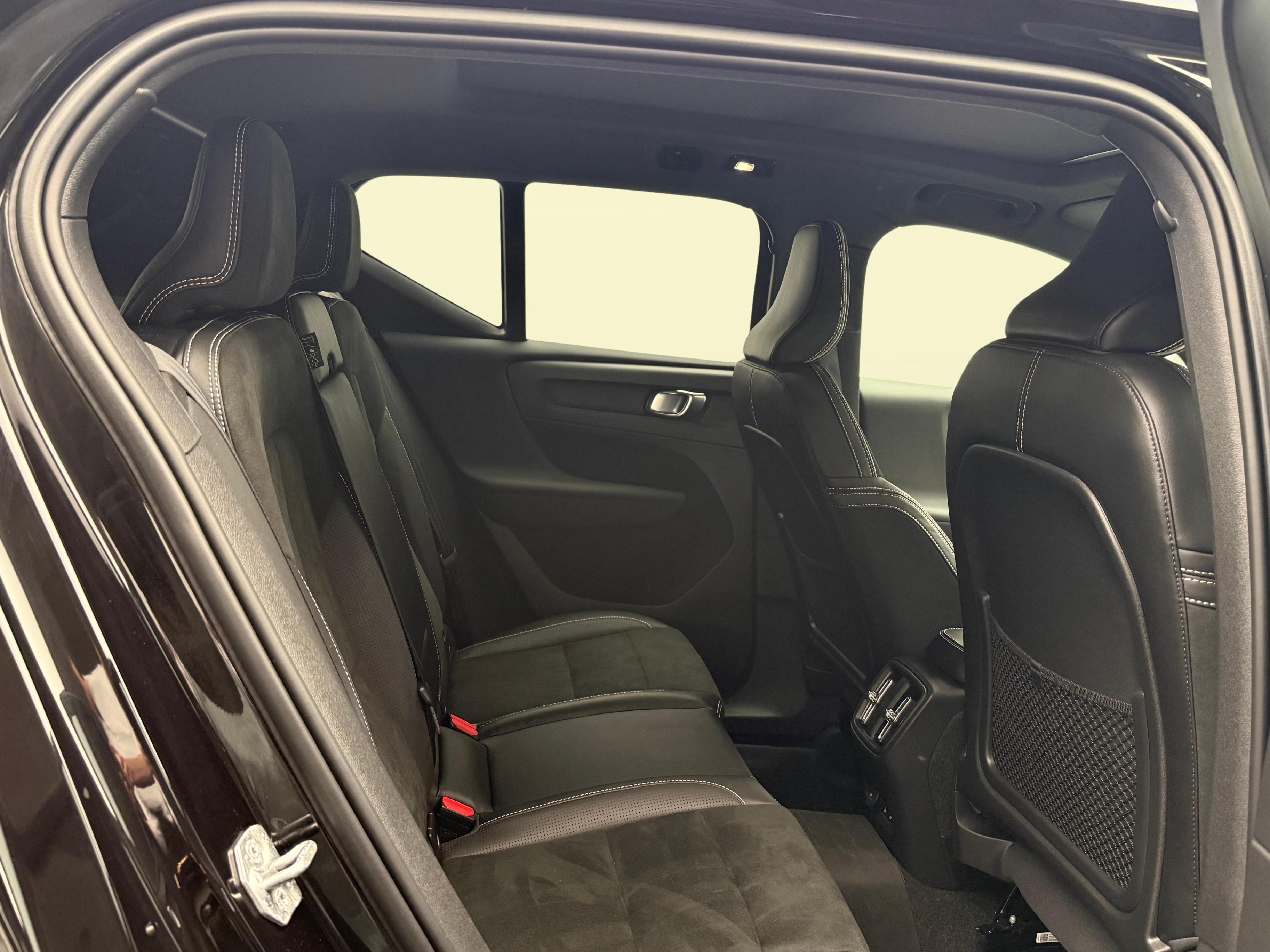 Volvo XC40 P8 Twin R-Design AWD_11