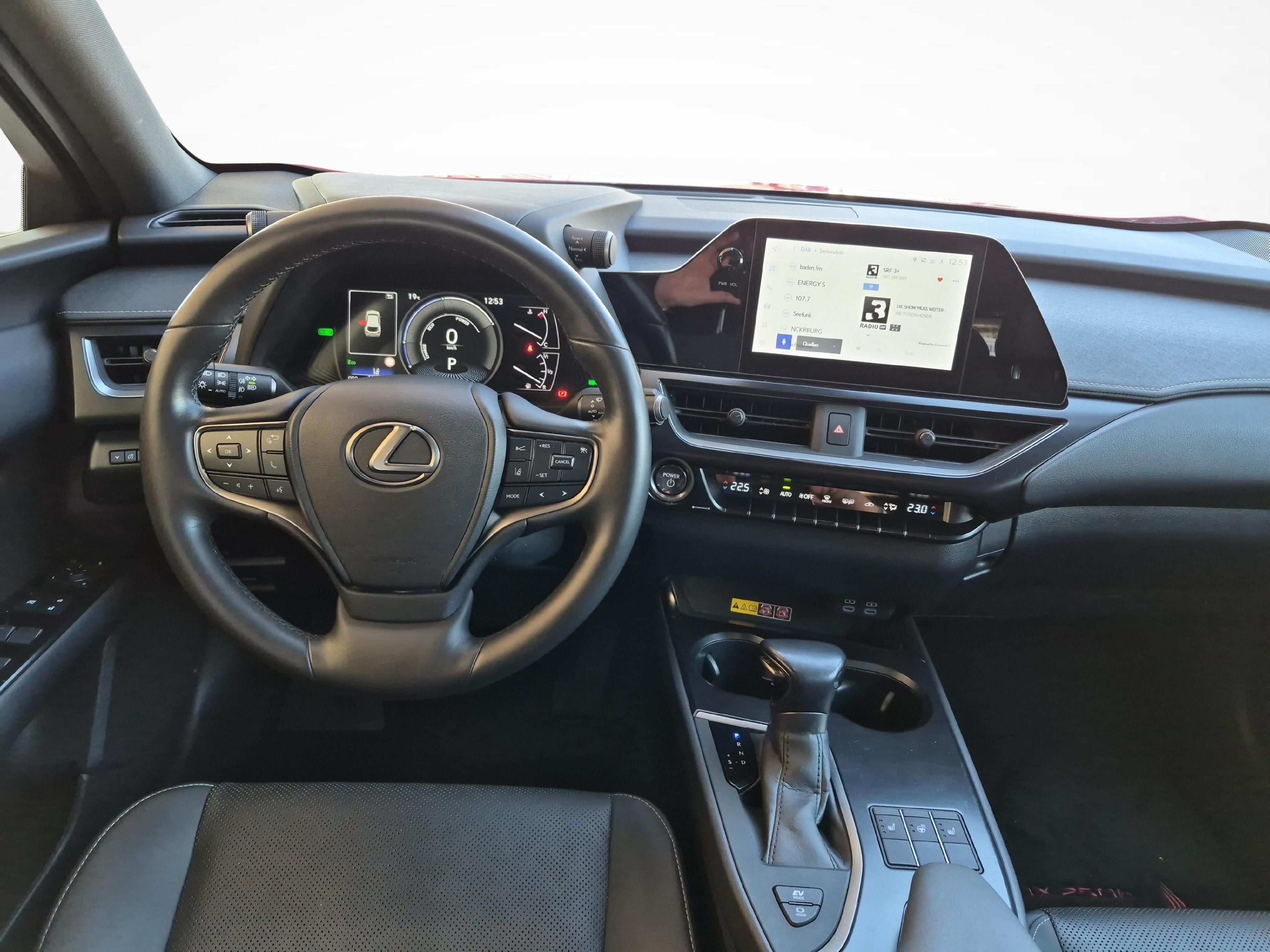 LEXUS UX 250h Comfort / Jetzt mit attraktivem 0.9% Leasing!_9