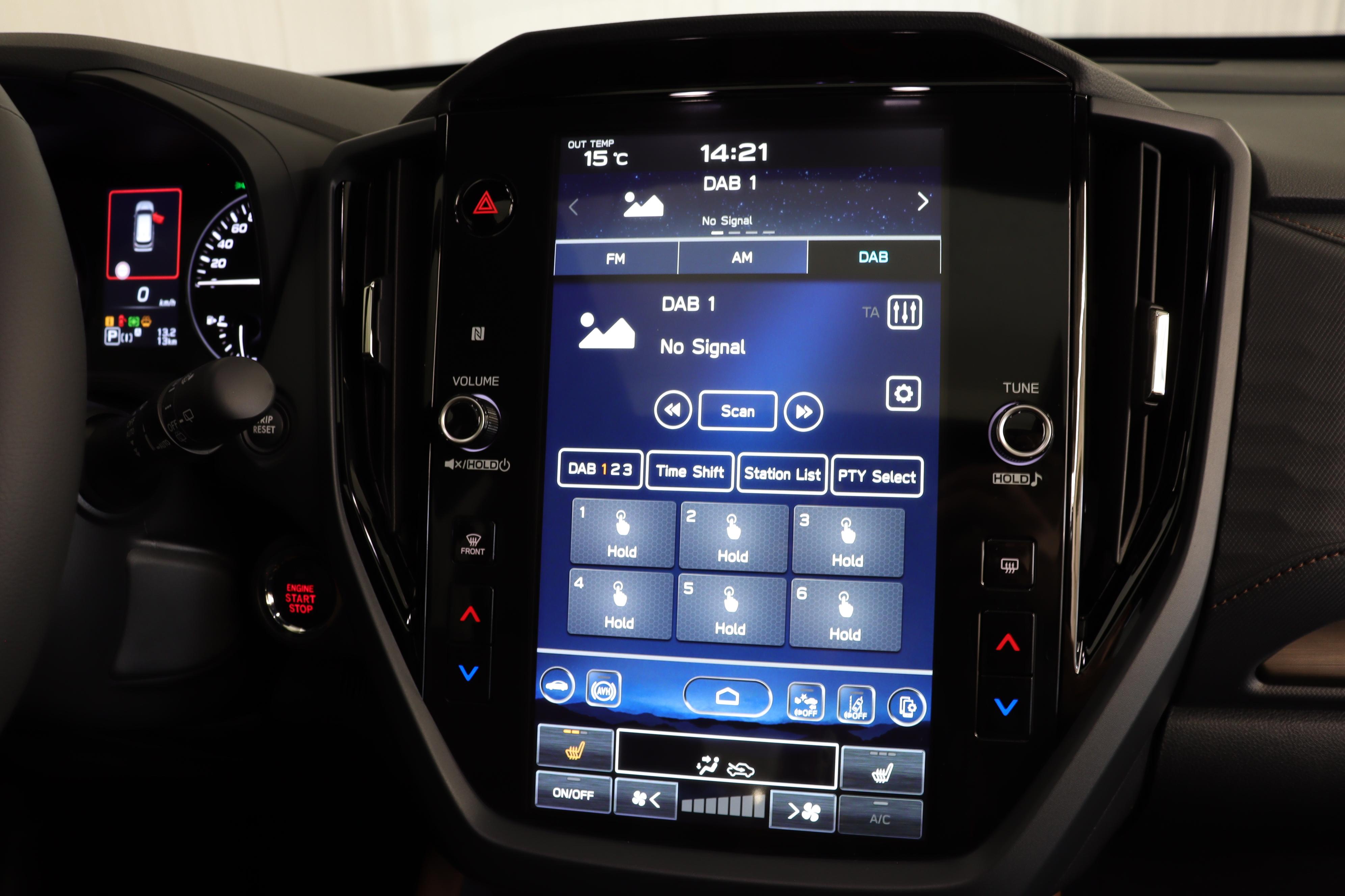 Subaru Forester Station 2.0i e-Boxer Luxury_10