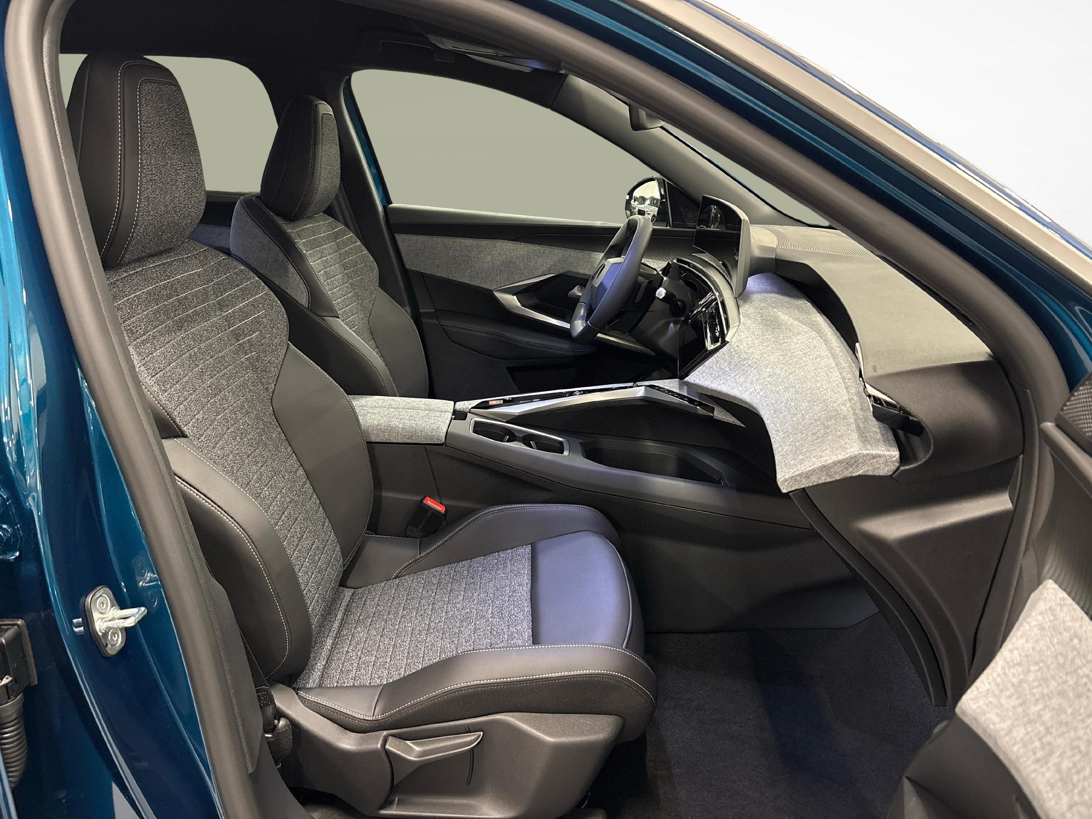 Peugeot 5008 1.2 Hybrid Allure Premium_13