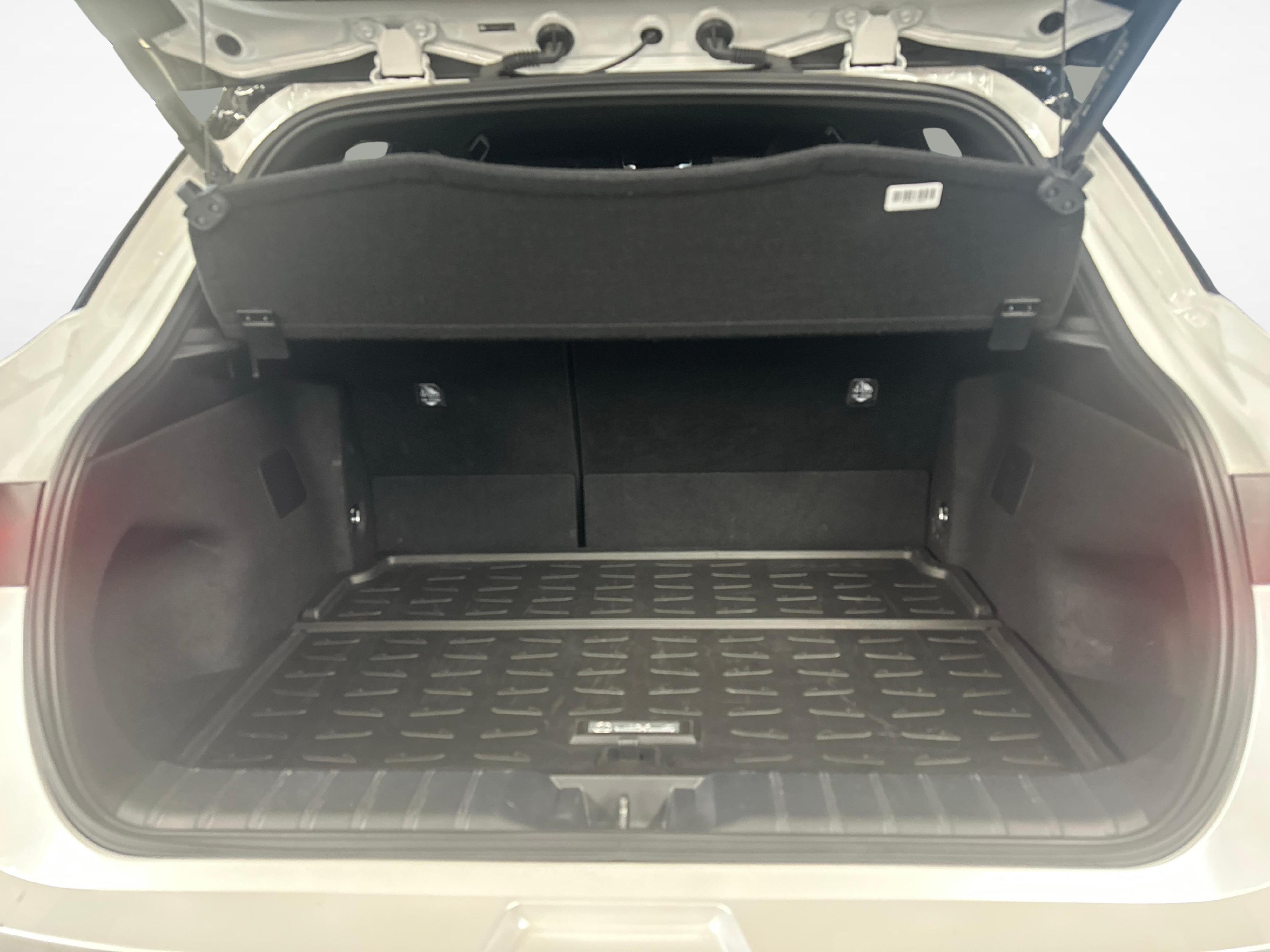 LEXUS LBX 1.5 Hybrid Cool AWD_12