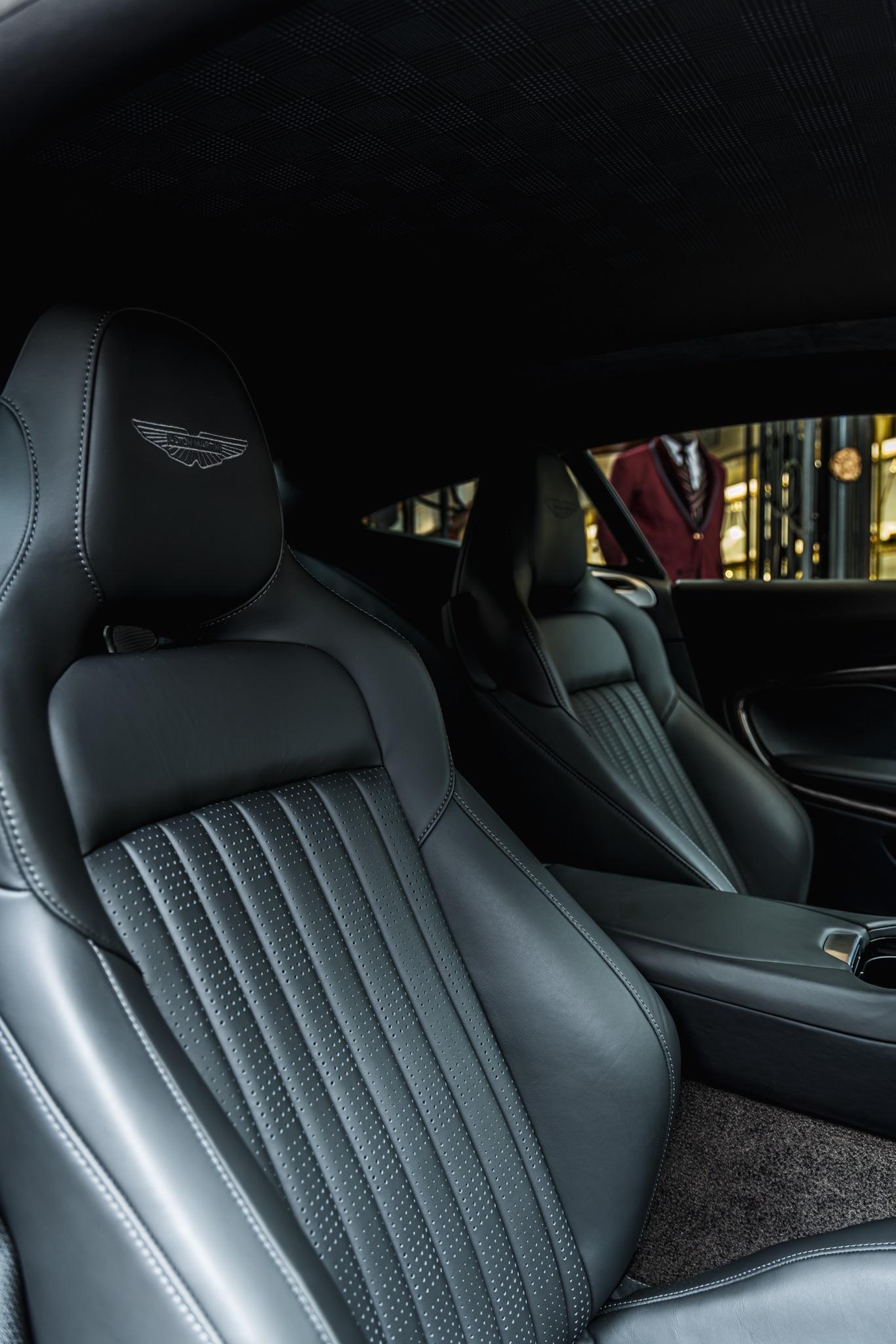 Aston Martin DB12 Coupé 4.0 V8 Bi-Turbo "1 of 60 Goldfinger Edition"_21