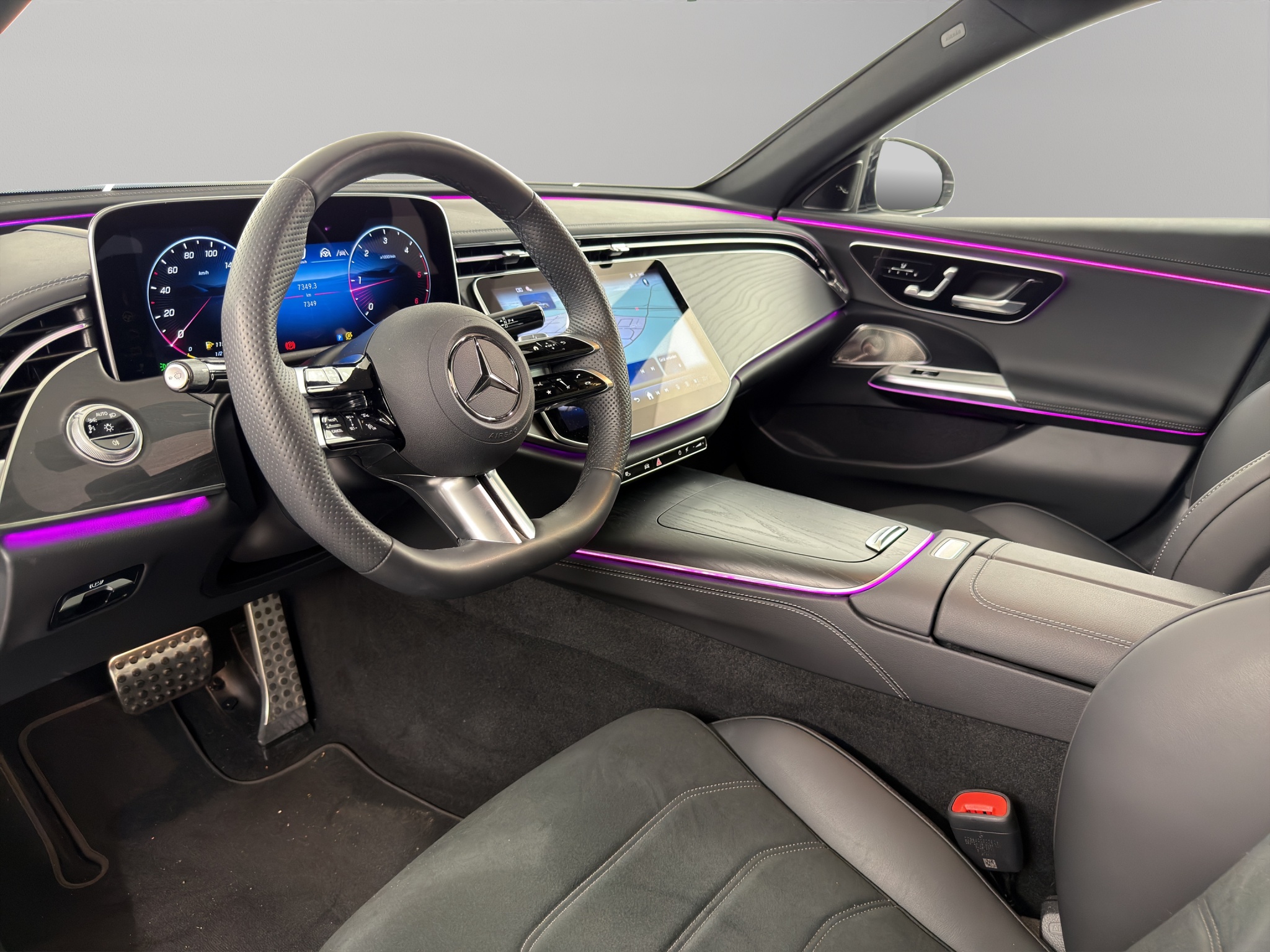 MERCEDES-BENZ E 220 d AMG Line 4matic_12