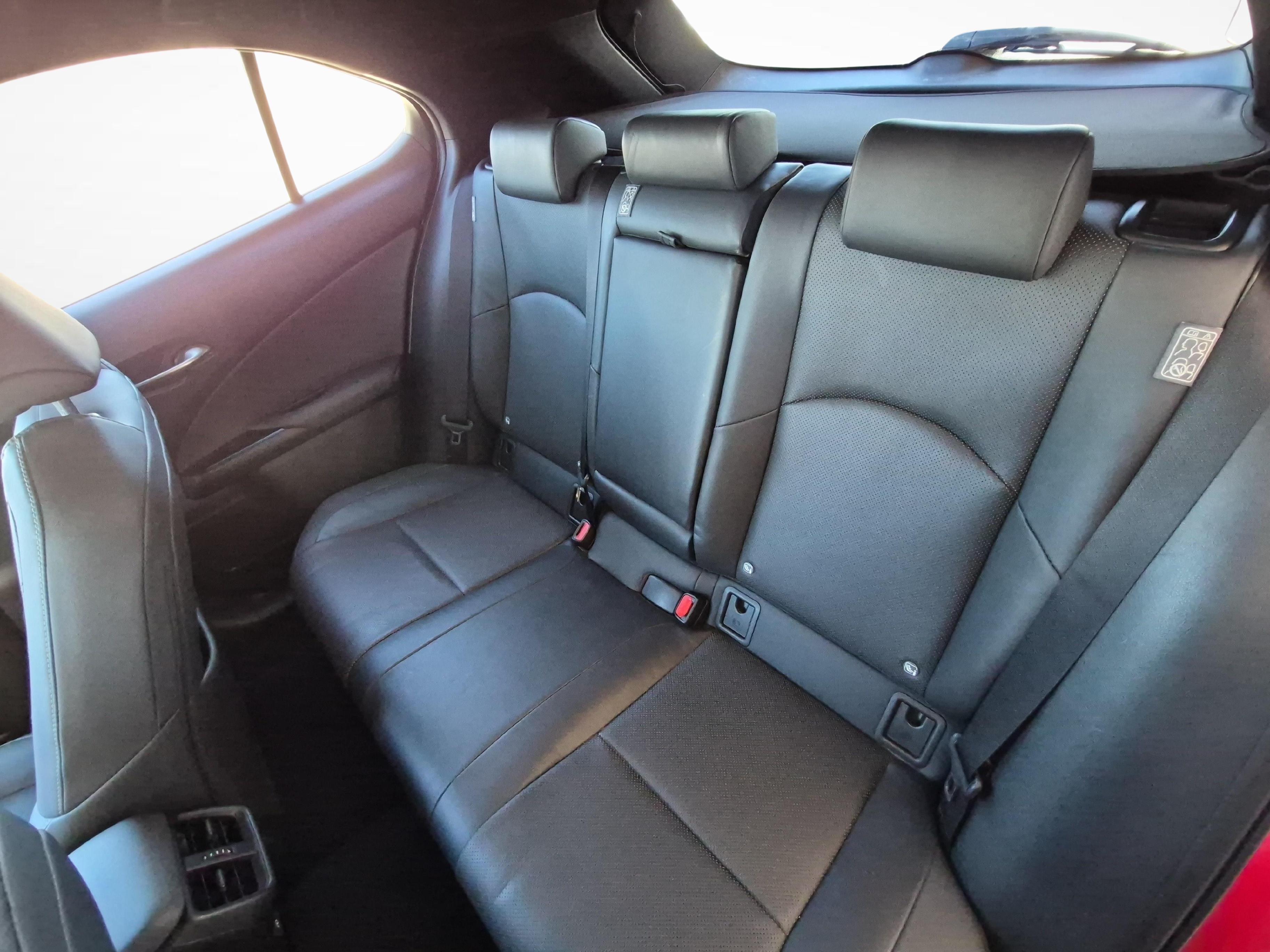 LEXUS UX 250h Comfort / Jetzt mit attraktivem 0.9% Leasing!_11