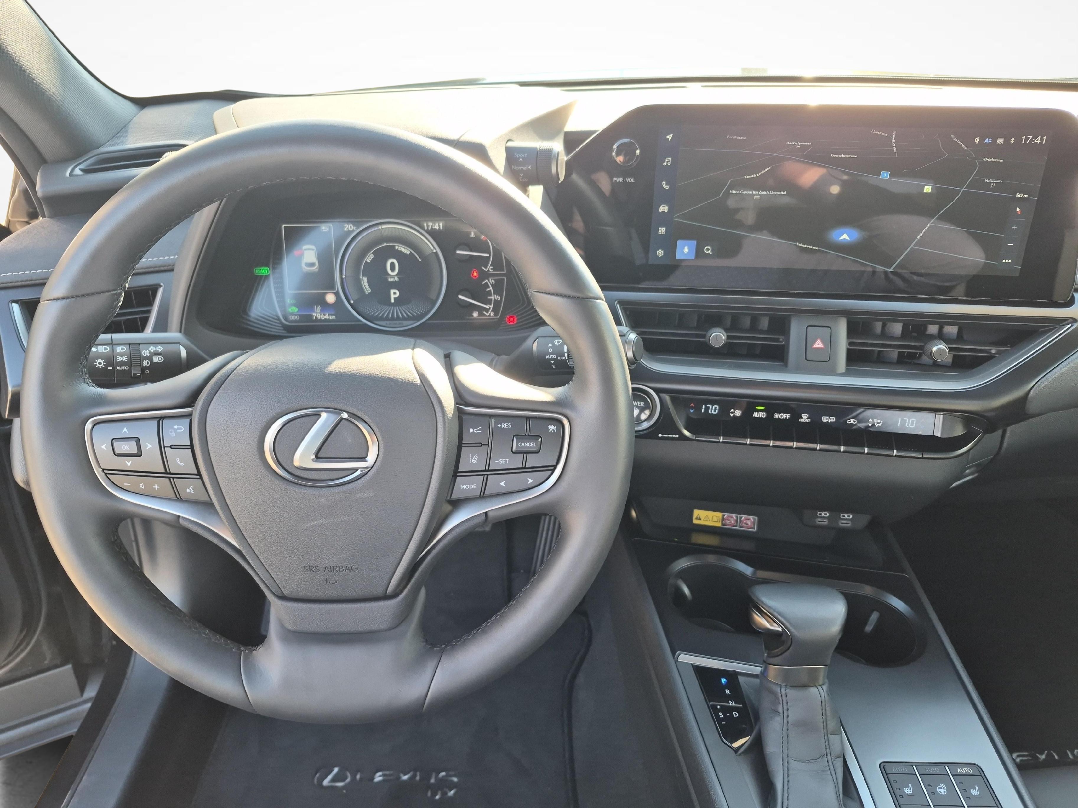 LEXUS UX 250h F-Line / Jetzt mit attraktivem 1.99% Leasing_13
