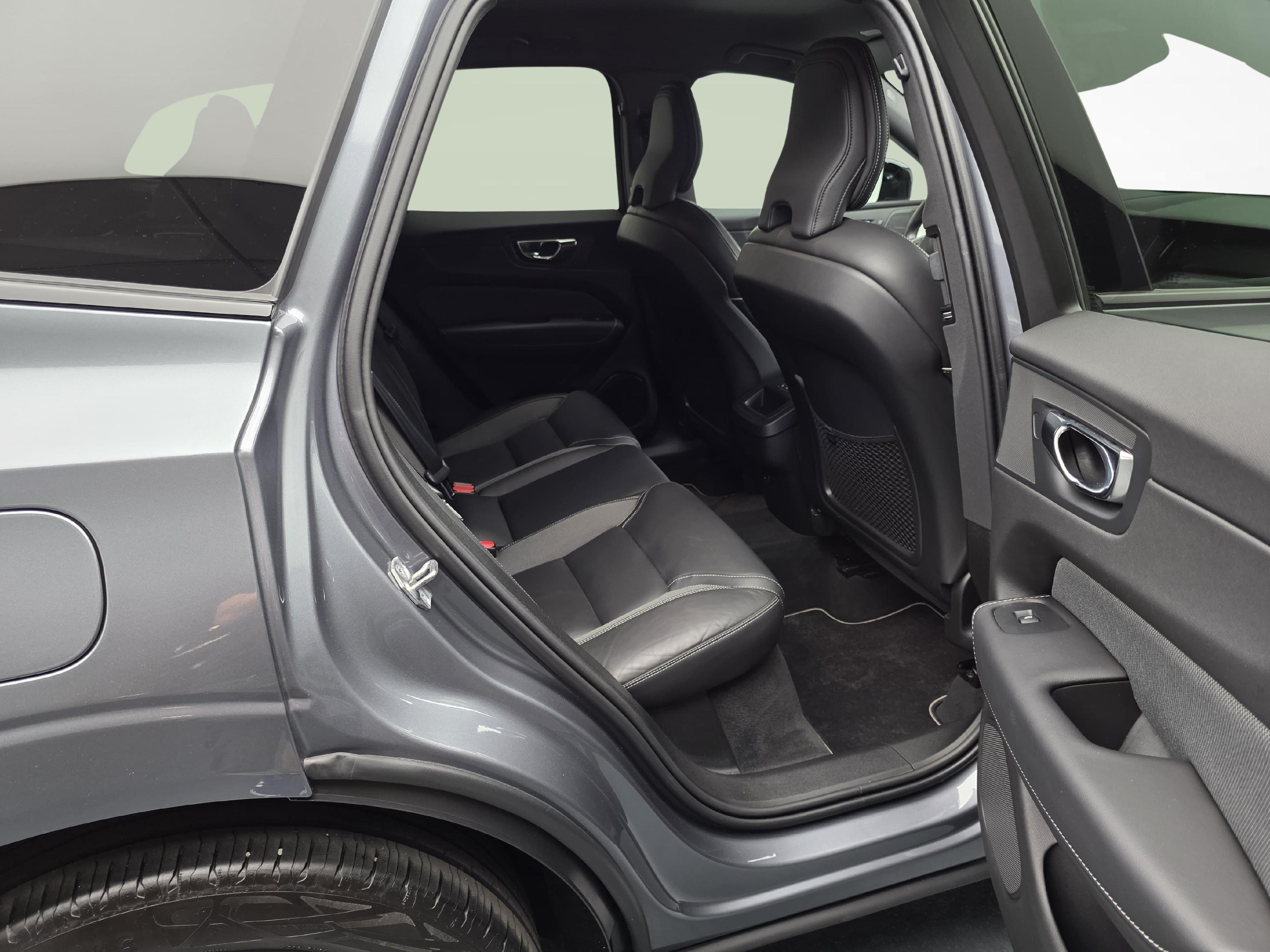 Volvo XC60 2.0 B5 MH R-Design AWD_11