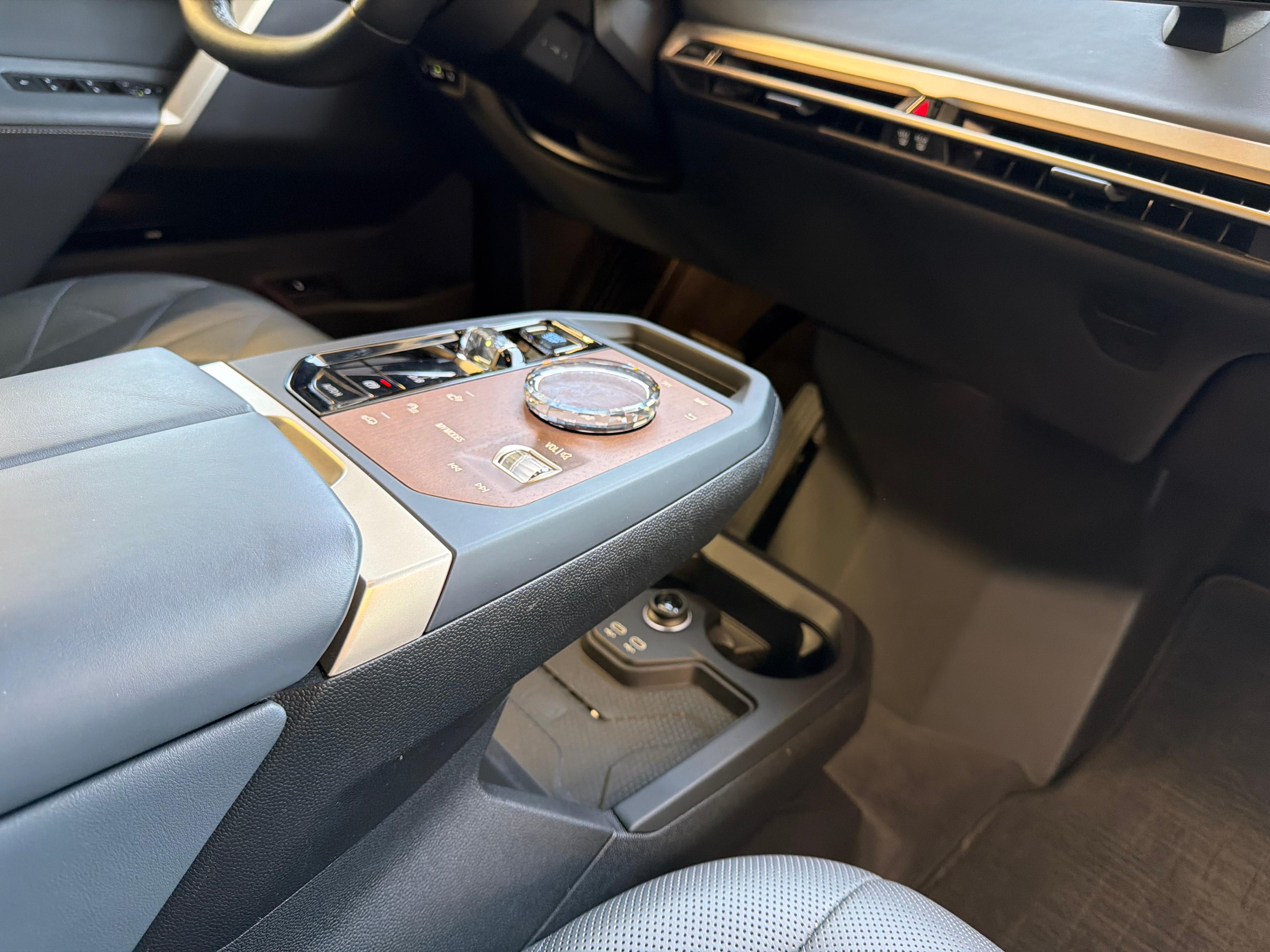 BMW iX M60_18