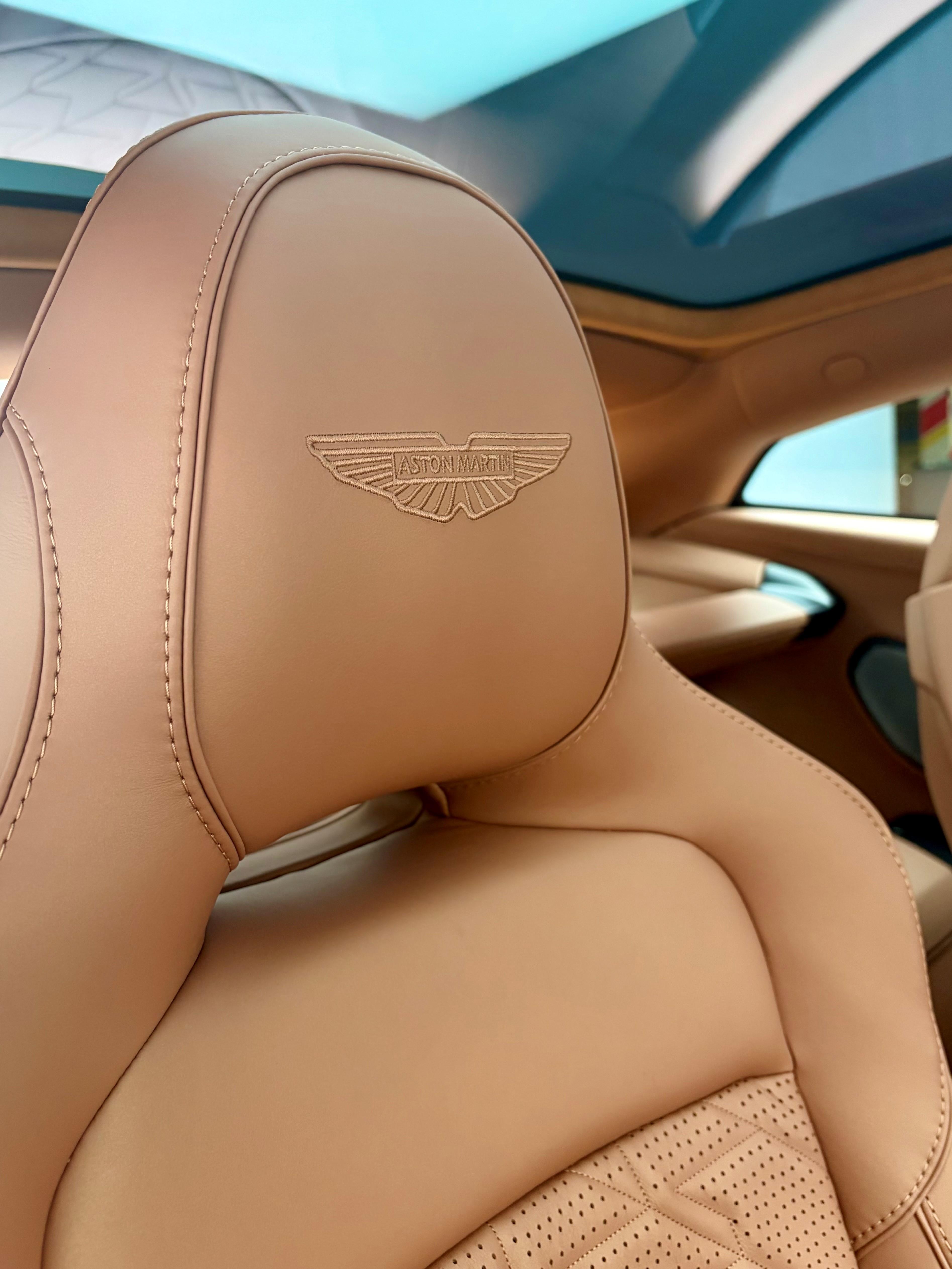 Aston Martin Vanquish 5.2 V12 Bi-Turbo_14